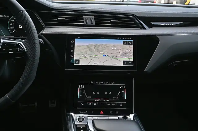 Audi Q8 e-tron Q8 55 e-tron quattro 106kWh S Line ACC, AHK, Ma... Ansicht 5