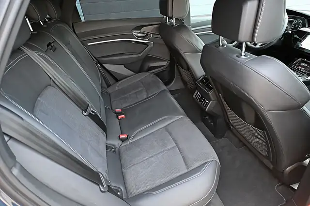 Audi Q8 e-tron Q8 55 e-tron quattro 106kWh S Line ACC, AHK, Ma... Ansicht 13