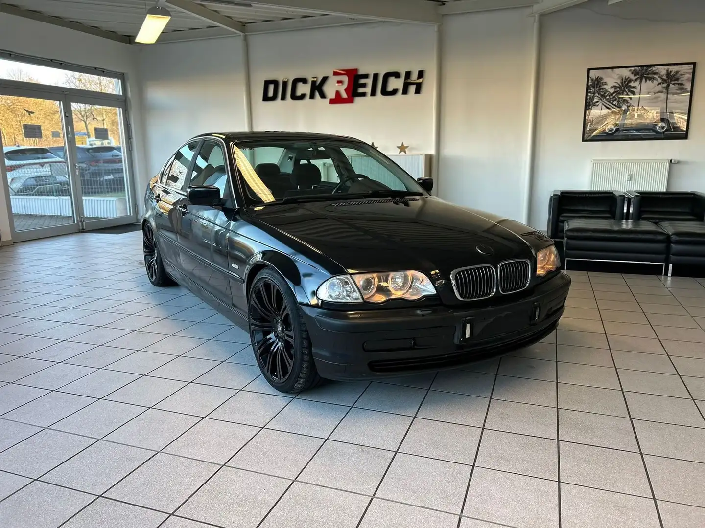 BMW 320 i 2.2 TÜV Neu PDC Klima 19 Zoll Schwarz - 1