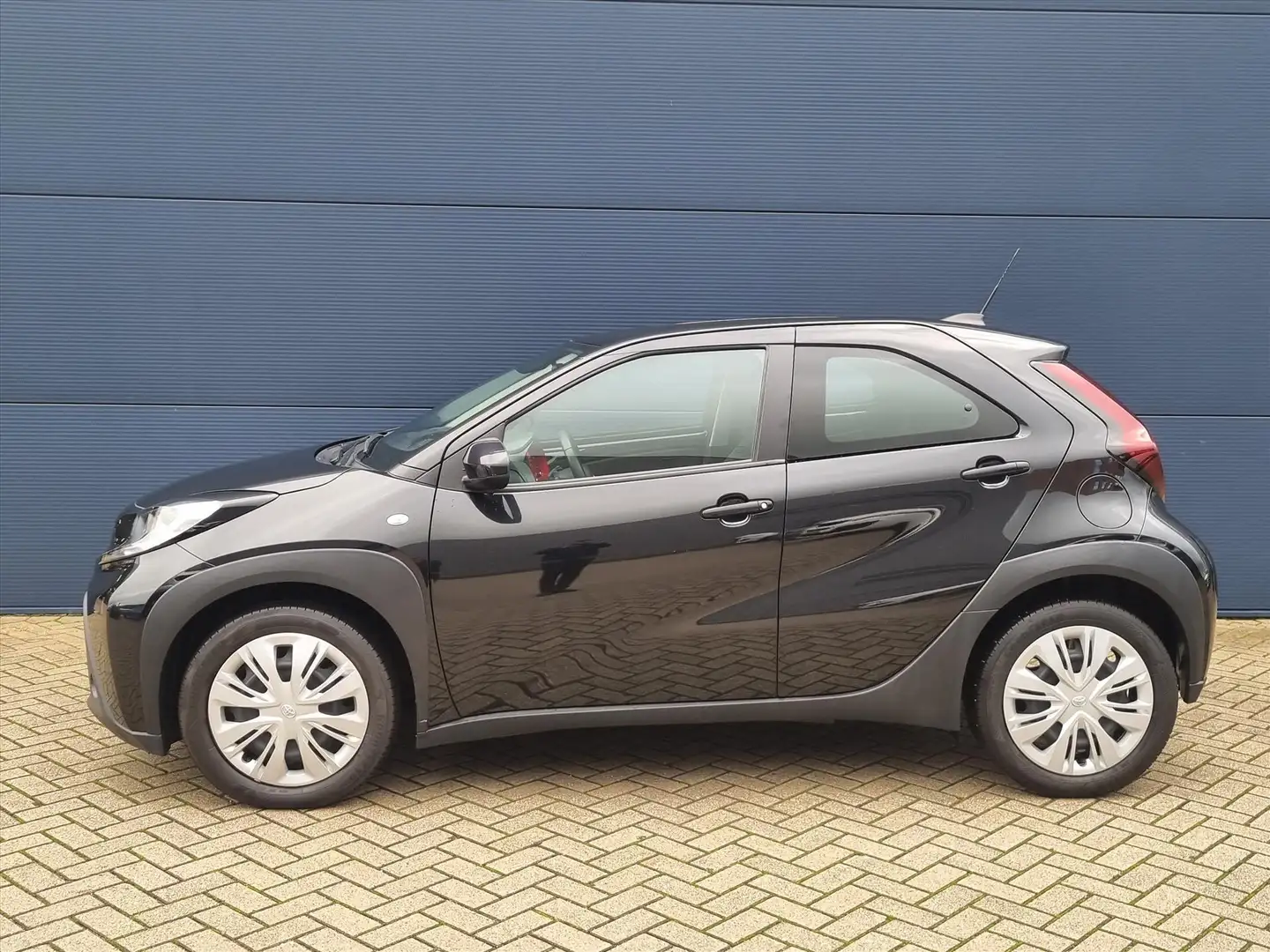 Toyota Aygo X 1.0 VVT-i MT 72pk Play | Apple Carplay/Android Aut Noir - 2