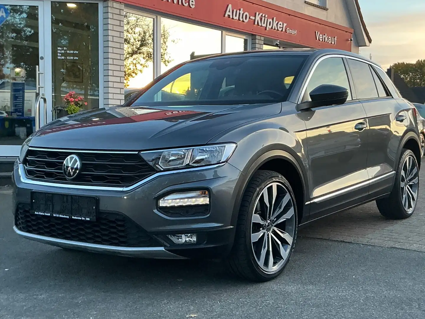 Volkswagen T-Roc Sport 1.5 TSI DSG BT DAB Klima AHK Grau - 1