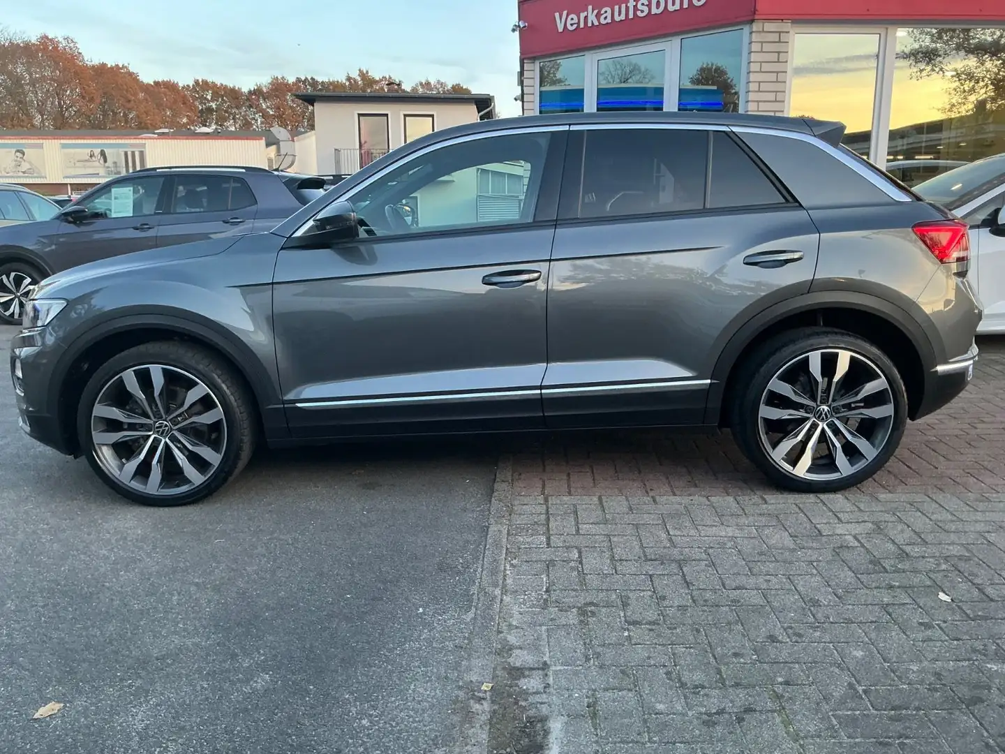 Volkswagen T-Roc Sport 1.5 TSI DSG BT DAB Klima AHK Grau - 2