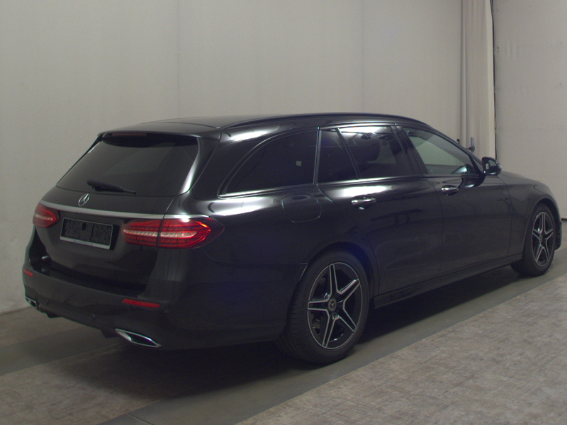 Mercedes-Benz E 220 T d AMG-Line Night Navi LED Widescreen — photo 4