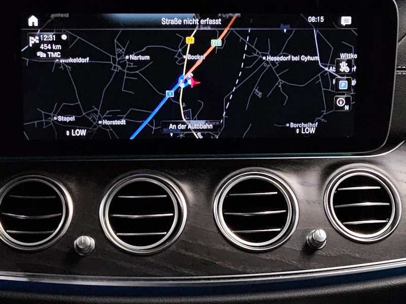 Mercedes-Benz E 220 T d AMG-Line Night Navi LED Widescreen — photo 7