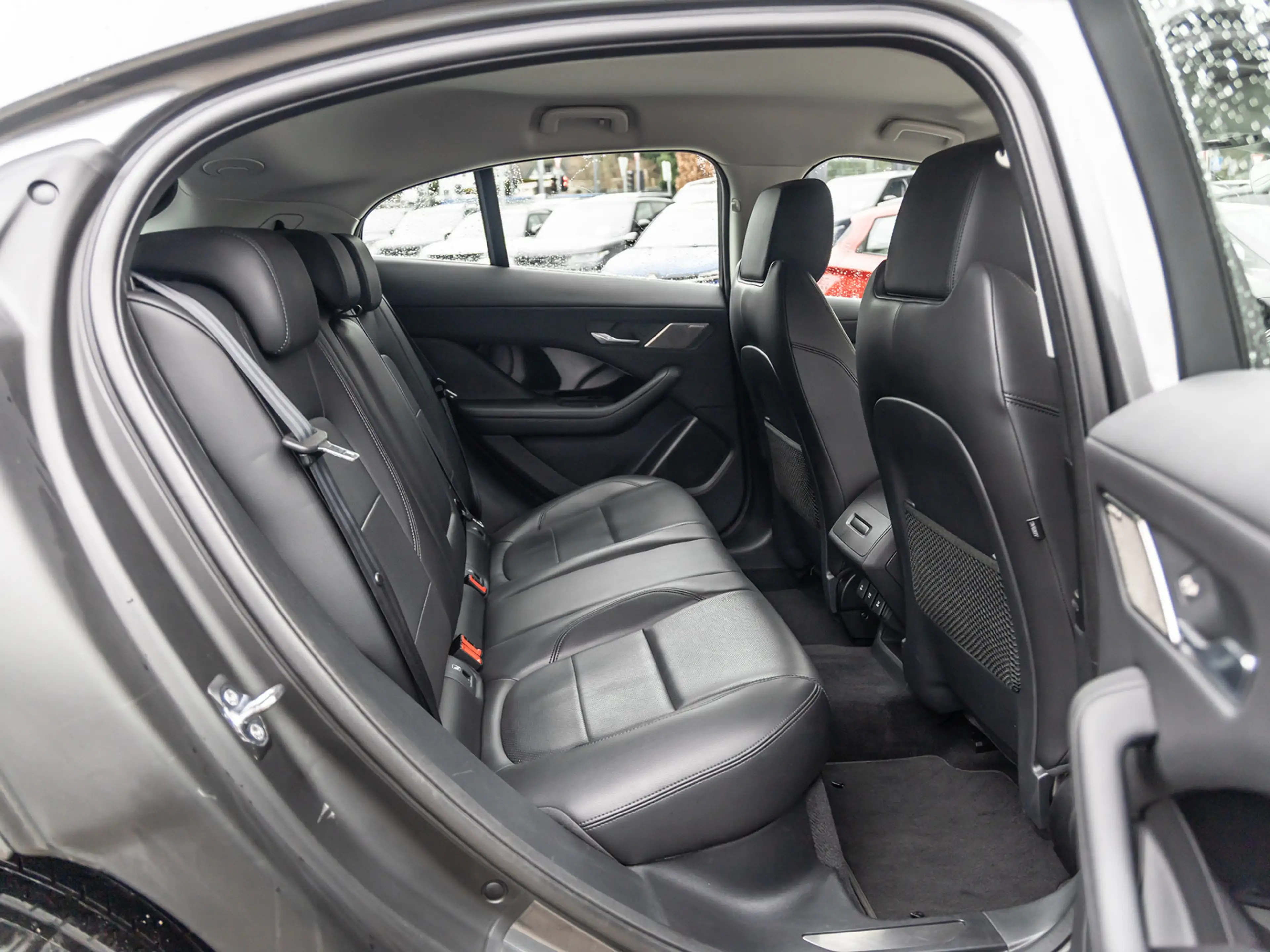 Jaguar I-Pace S EV400 NAVI STANDHEIZUNG PDC KLIMA BT — photo 9