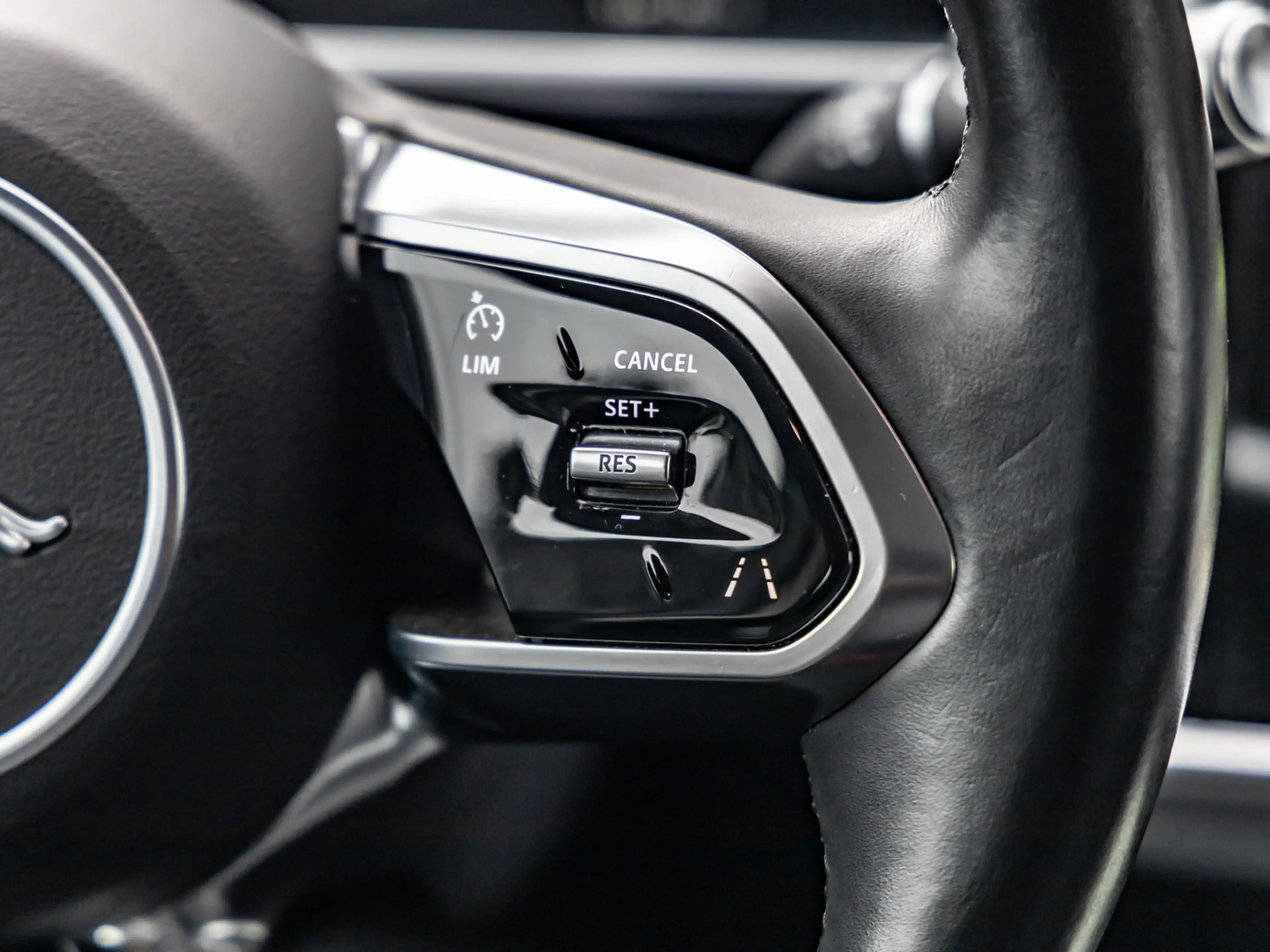 Jaguar I-Pace S EV400 NAVI STANDHEIZUNG PDC KLIMA BT — photo 12