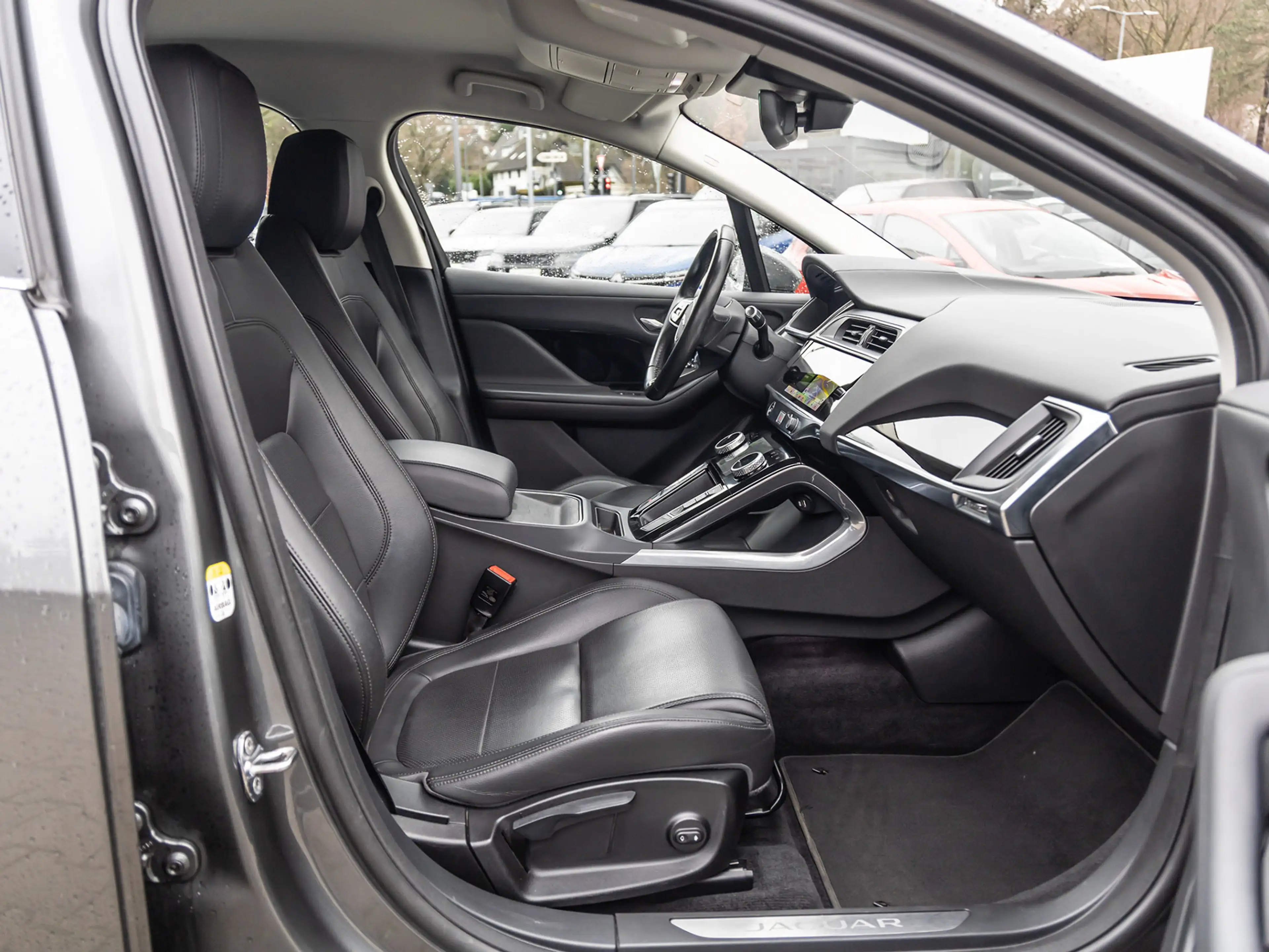 Jaguar I-Pace S EV400 NAVI STANDHEIZUNG PDC KLIMA BT — photo 8