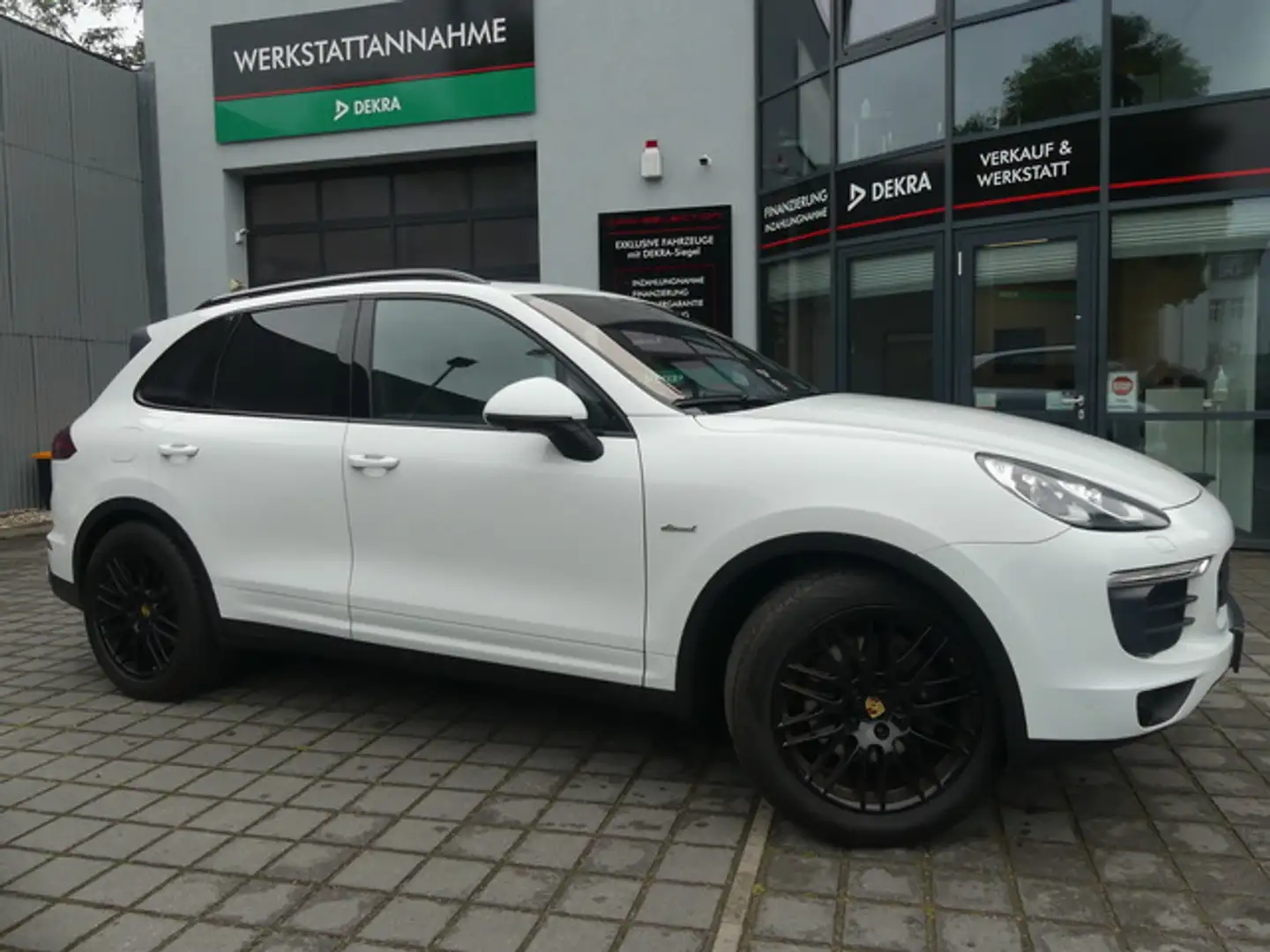 Porsche Cayenne 3.0D SPORTPAKET PANO/NAVI/KAM/ PDLS/AHK Weiß - 1