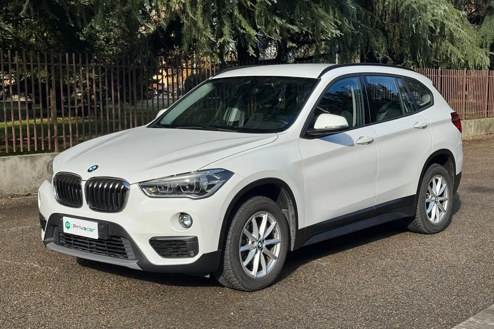 BMW X1 X1 sDrive16d Business Weiß - 1