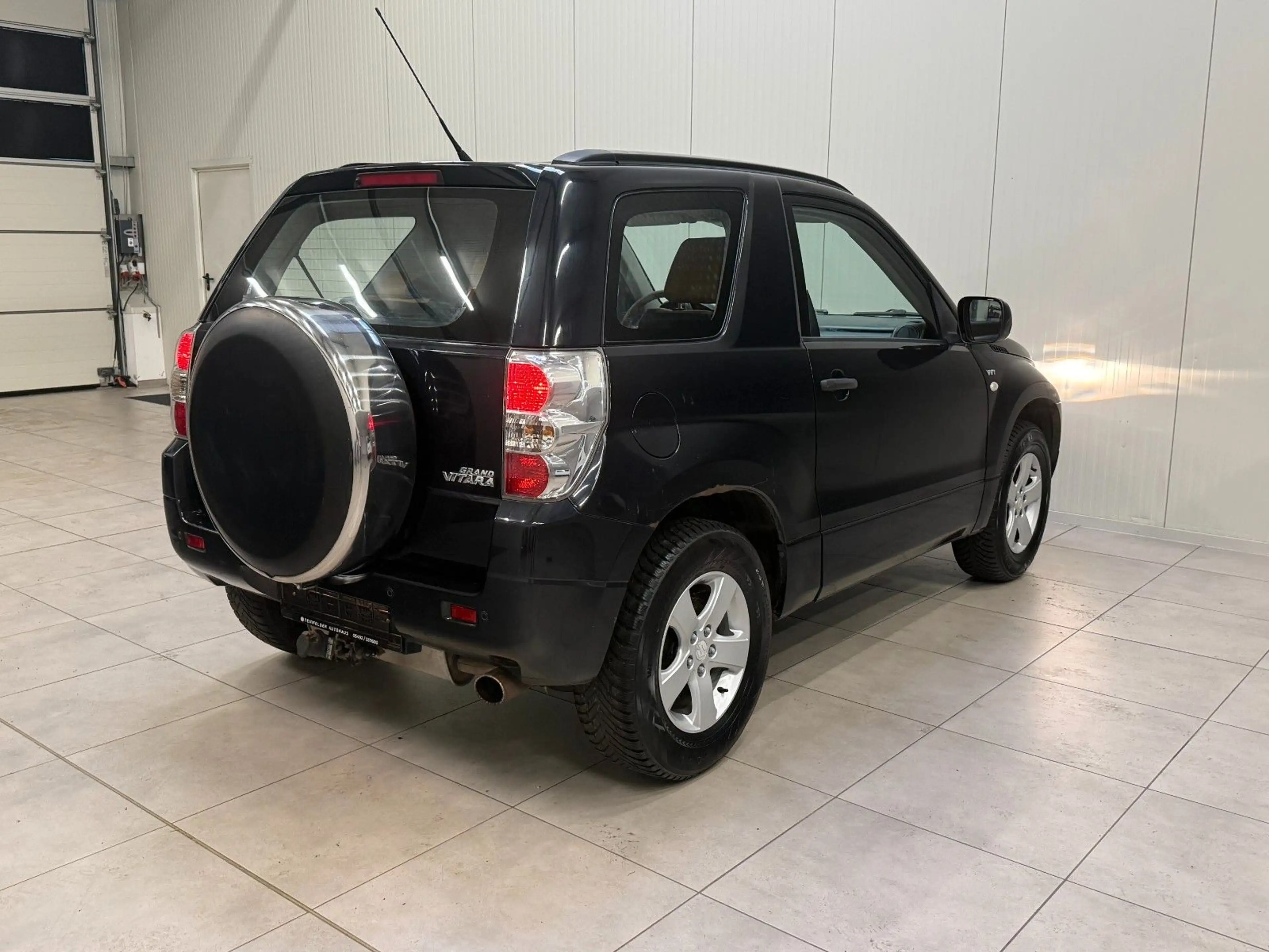 Suzuki Grand Vitara 1.6 Club PDC / KLIMA — photo 6