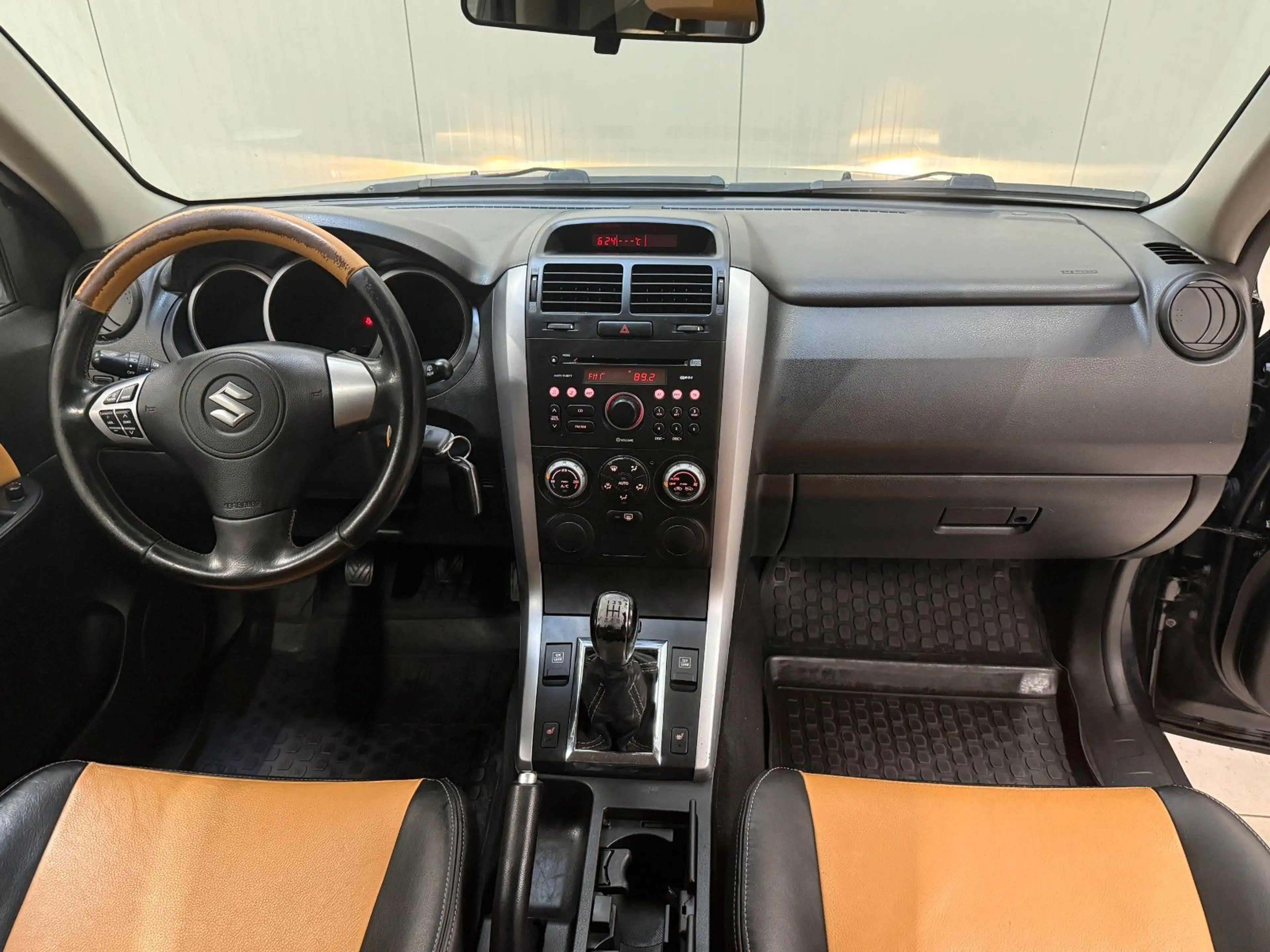 Suzuki Grand Vitara 1.6 Club PDC / KLIMA — photo 12