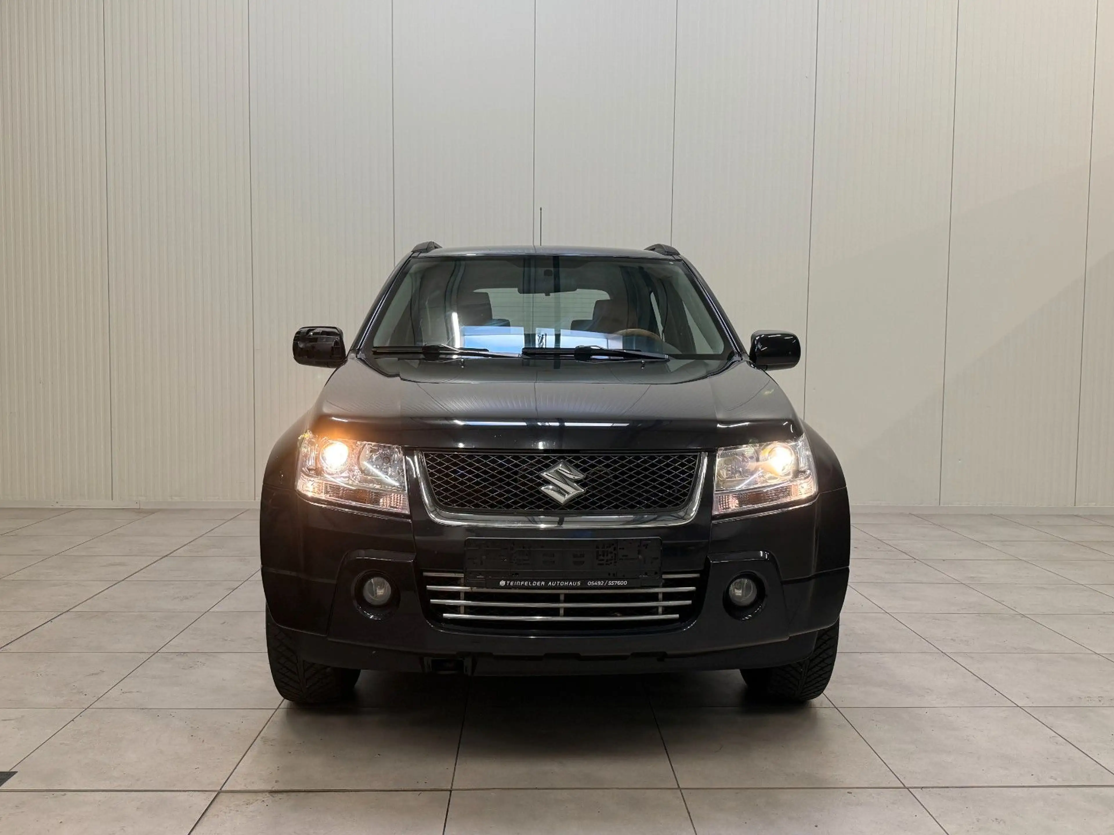 Suzuki Grand Vitara 1.6 Club PDC / KLIMA — photo 2