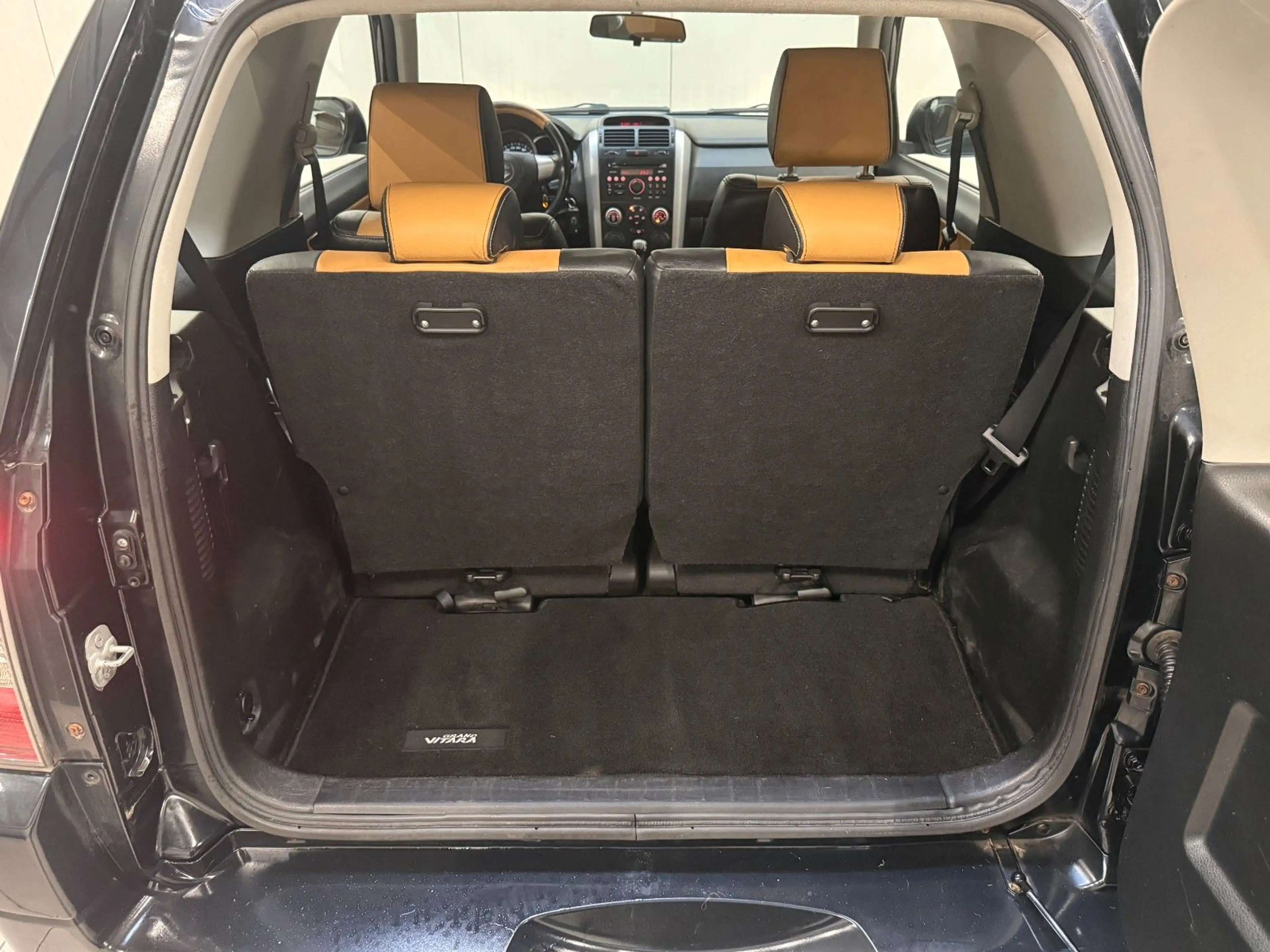 Suzuki Grand Vitara 1.6 Club PDC / KLIMA — photo 13