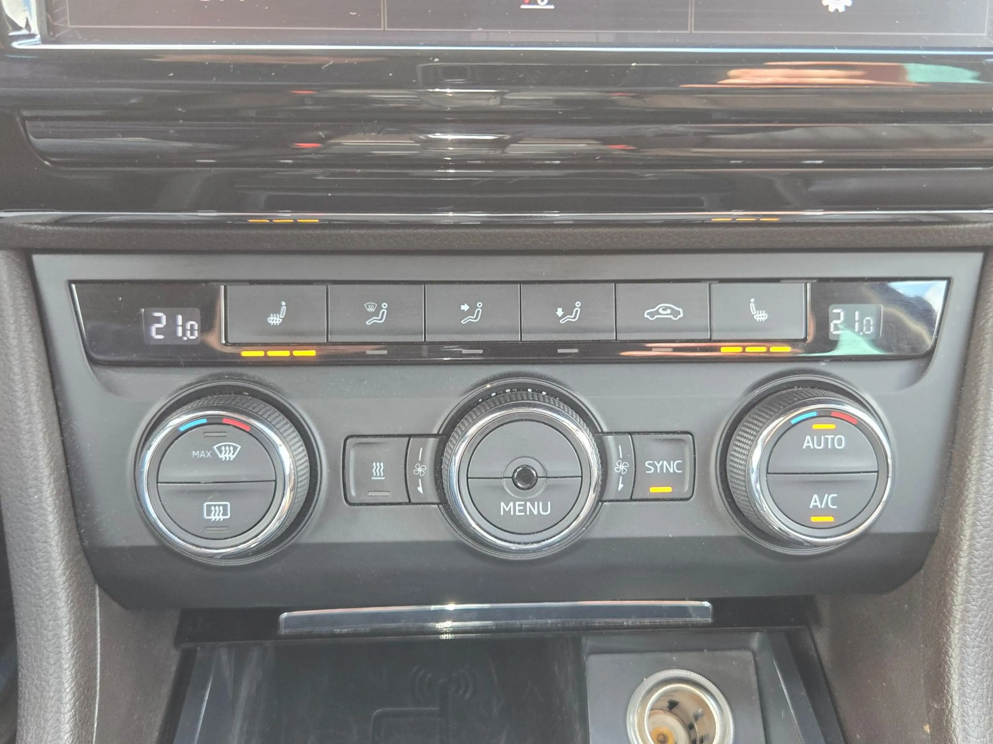 Skoda Superb 2.0TDI DSG 4x4 L&K, GARANTIE, LEDER, S-H. — photo 19