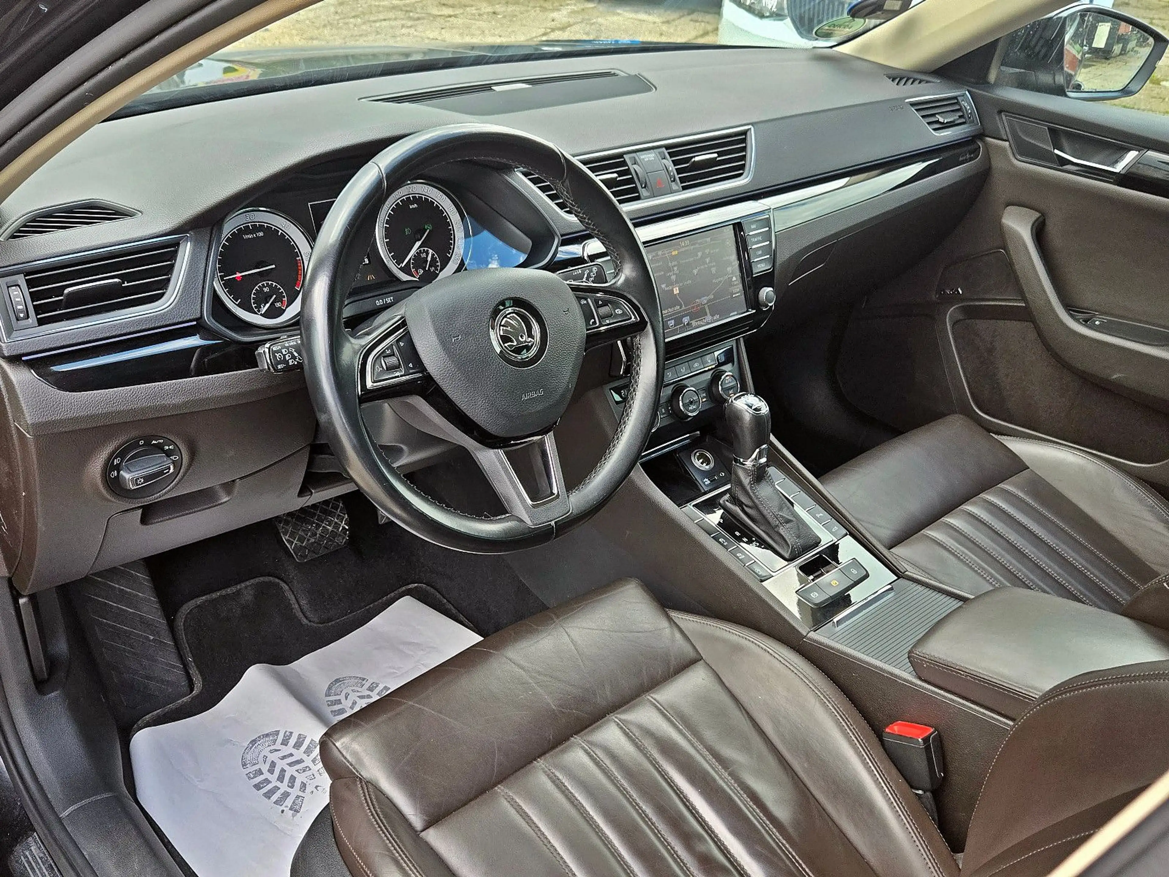Skoda Superb 2.0TDI DSG 4x4 L&K, GARANTIE, LEDER, S-H. — photo 9