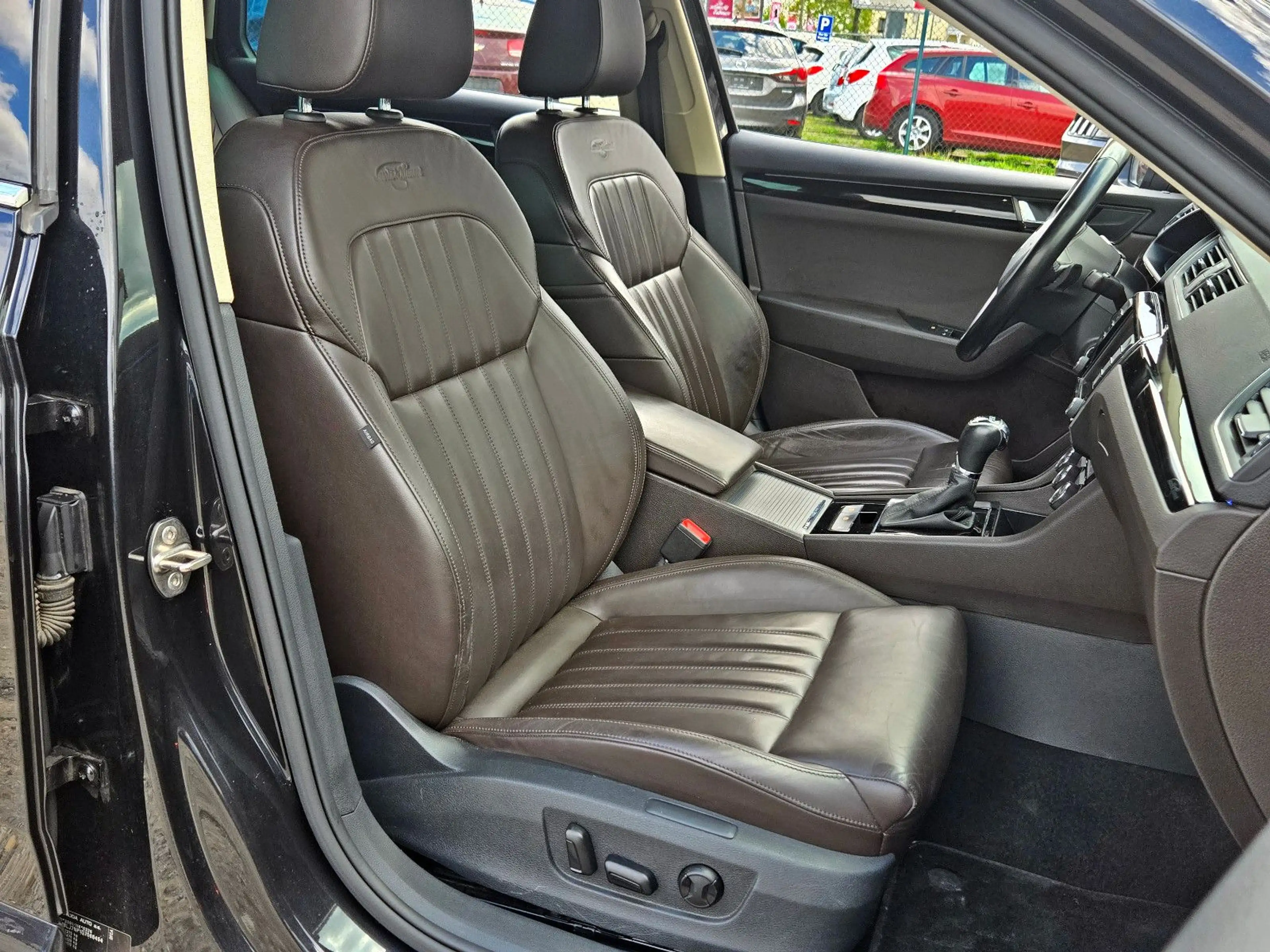 Skoda Superb 2.0TDI DSG 4x4 L&K, GARANTIE, LEDER, S-H. — photo 24