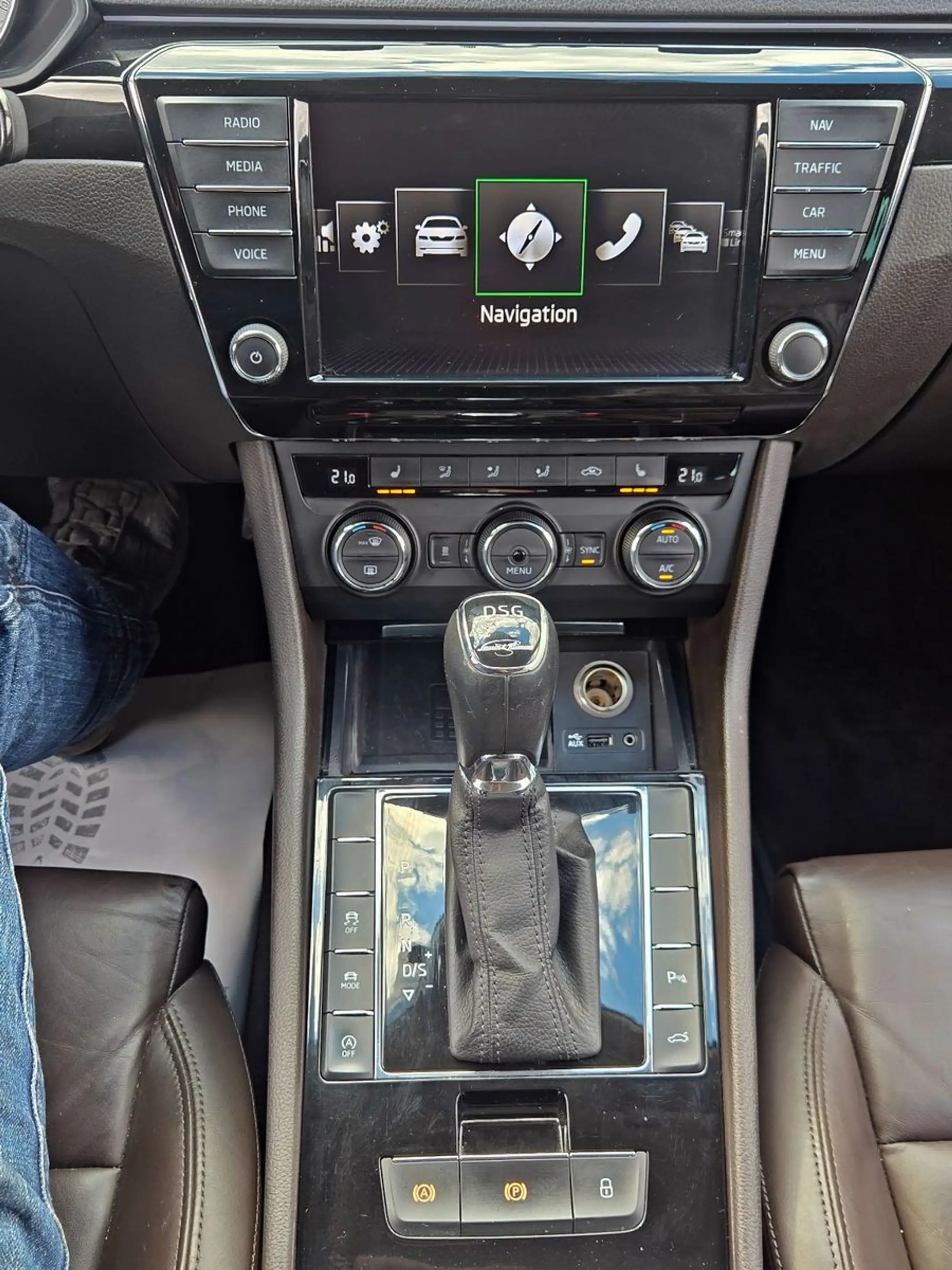 Skoda Superb 2.0TDI DSG 4x4 L&K, GARANTIE, LEDER, S-H. — photo 16