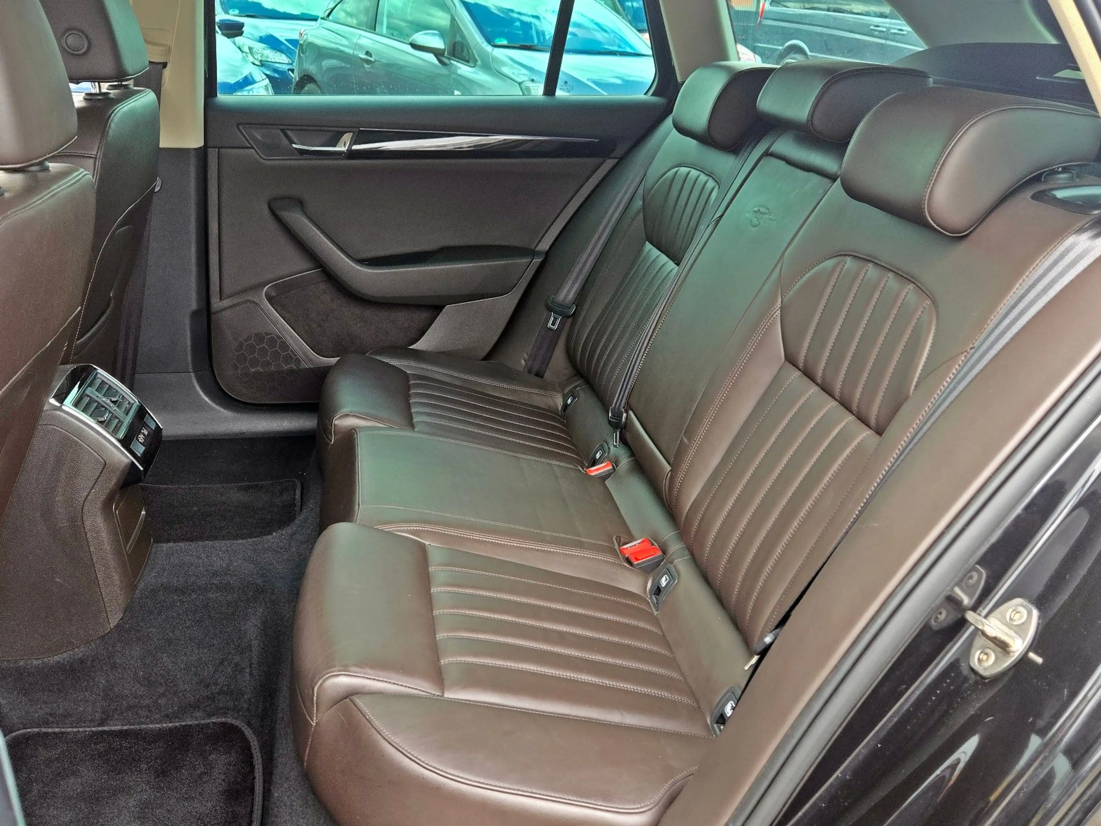 Skoda Superb 2.0TDI DSG 4x4 L&K, GARANTIE, LEDER, S-H. — photo 25