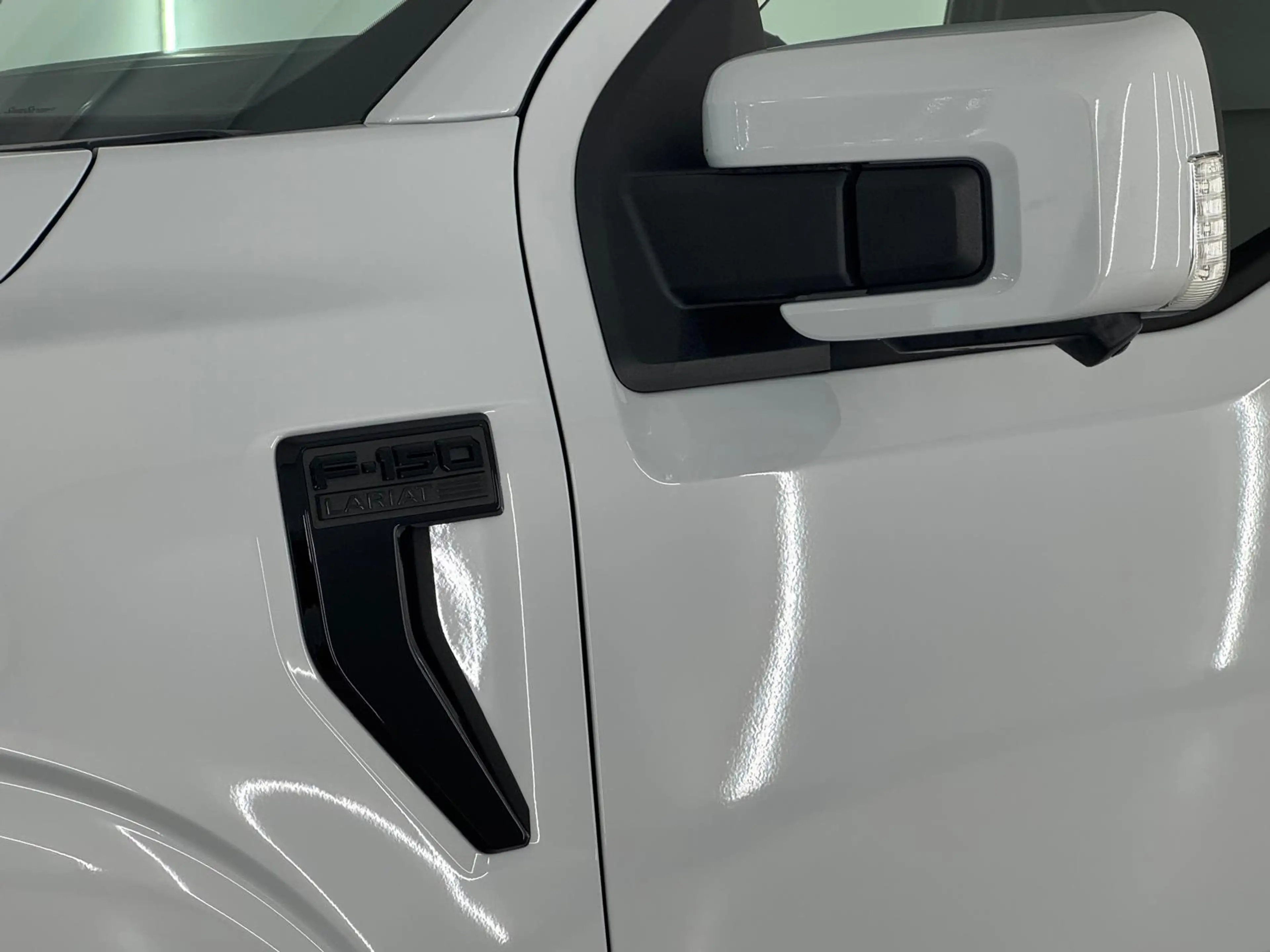 Ford F 150 USA 5.0 V8 Lariat black FX4 / B&O / Pano / HUD — photo 4