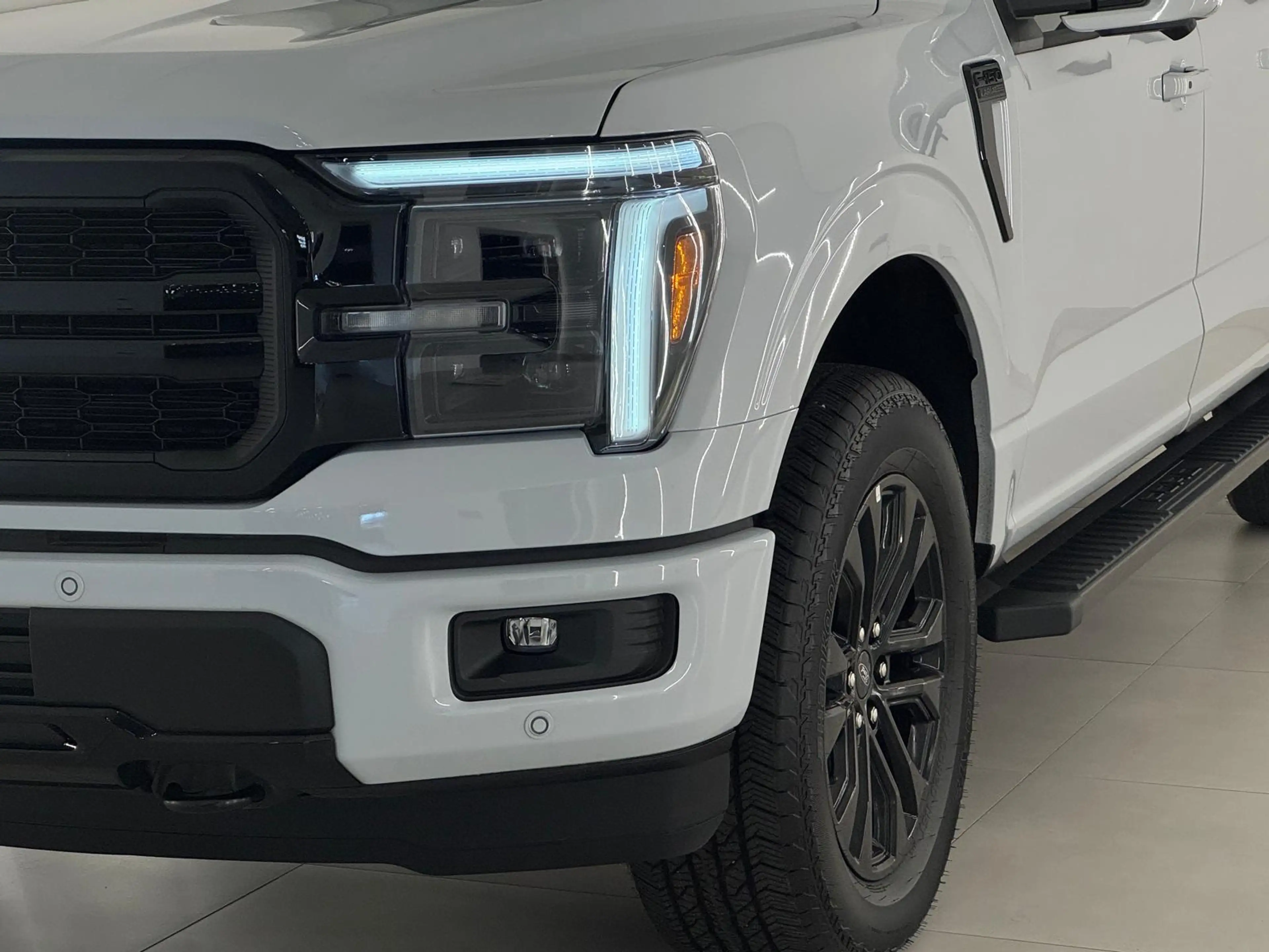 Ford F 150 USA 5.0 V8 Lariat black FX4 / B&O / Pano / HUD — photo 6