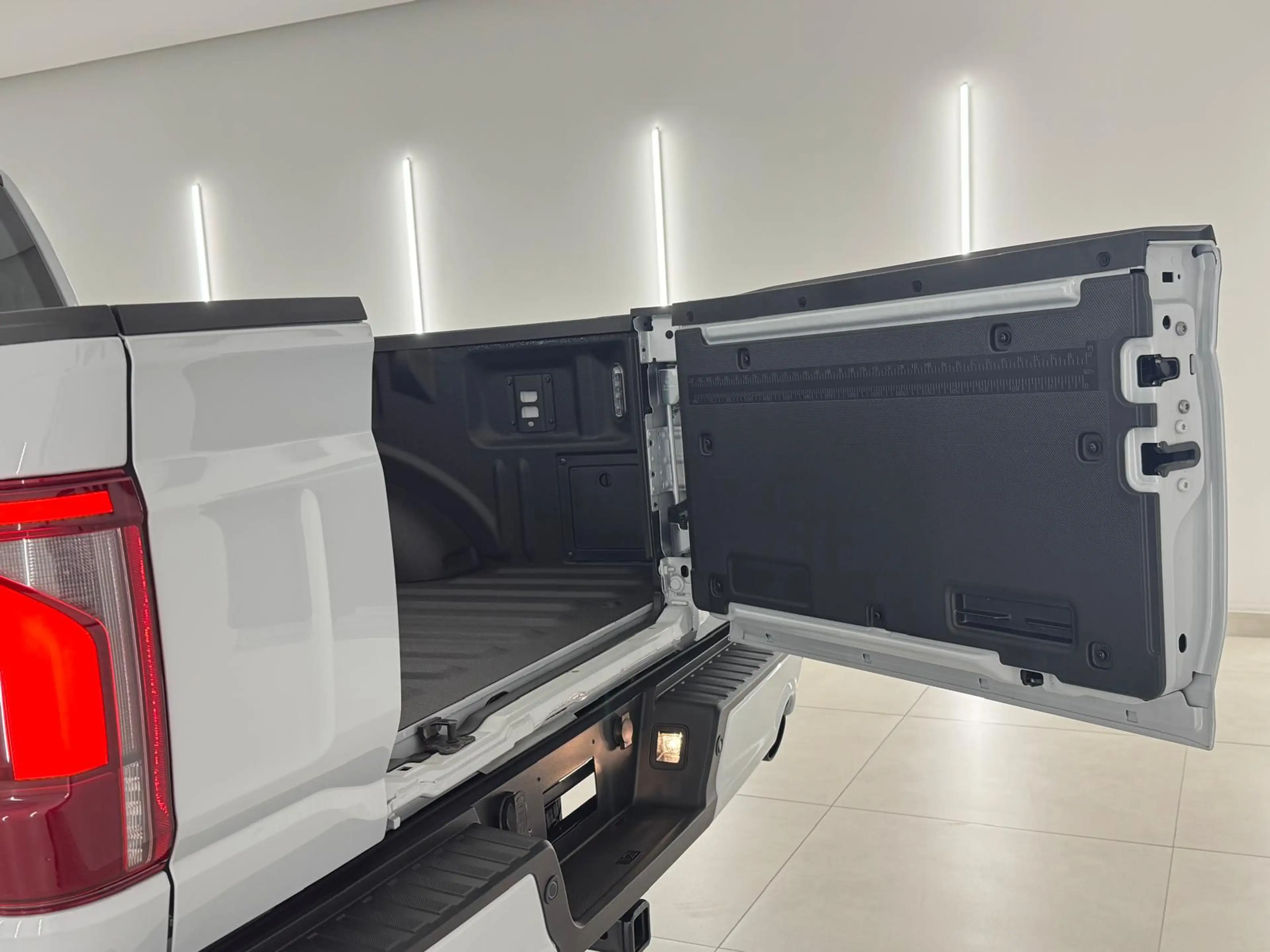 Ford F 150 USA 5.0 V8 Lariat black FX4 / B&O / Pano / HUD — photo 11