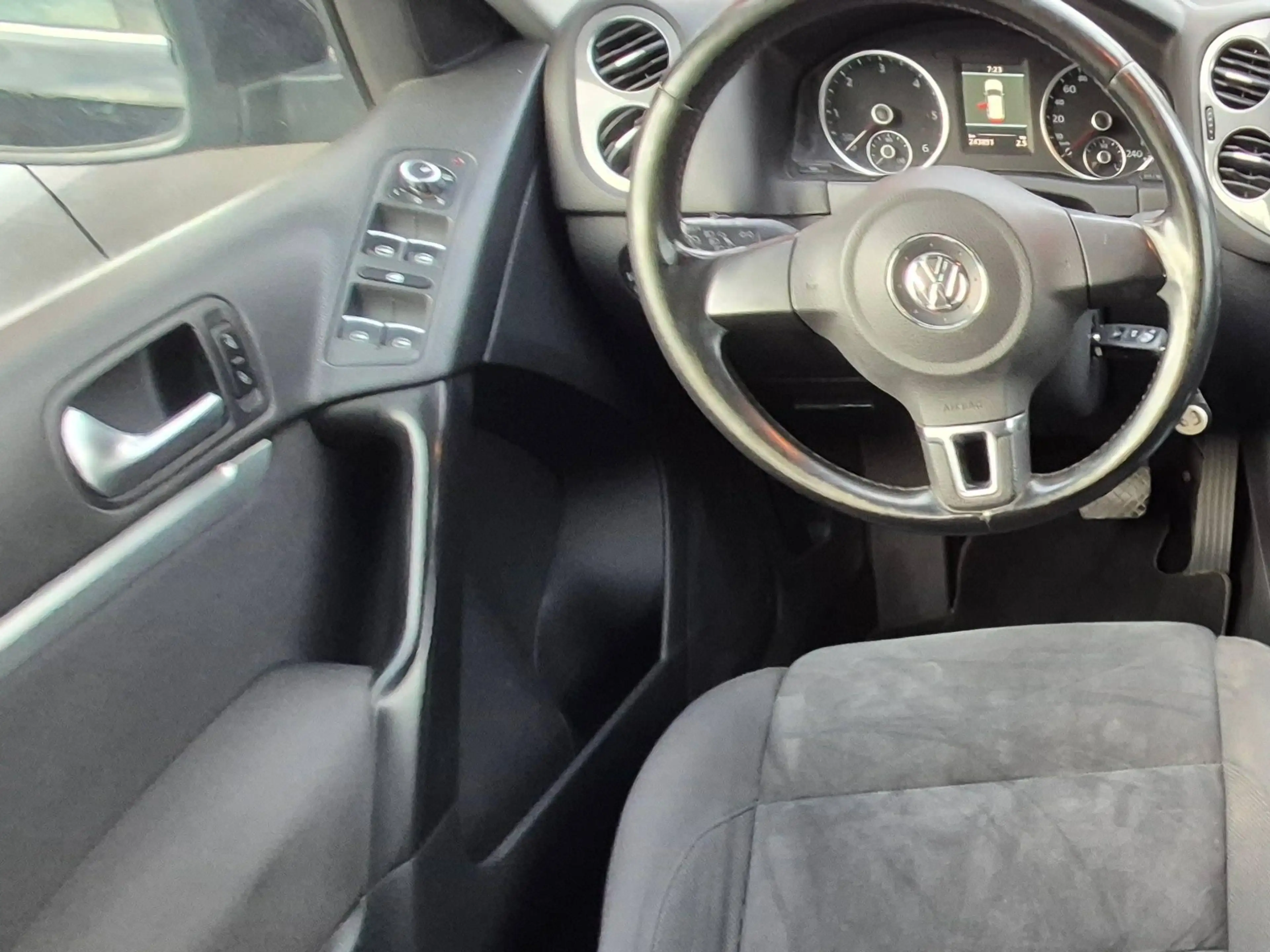 Volkswagen Tiguan Sport **Automatik Getriebe** — photo 10