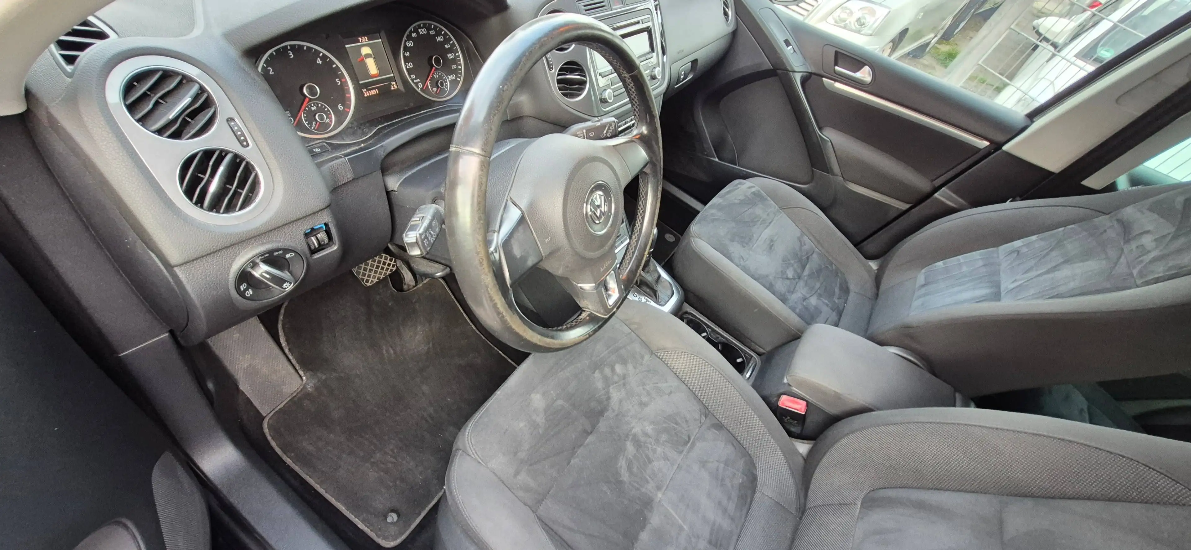Volkswagen Tiguan Sport **Automatik Getriebe** — photo 8