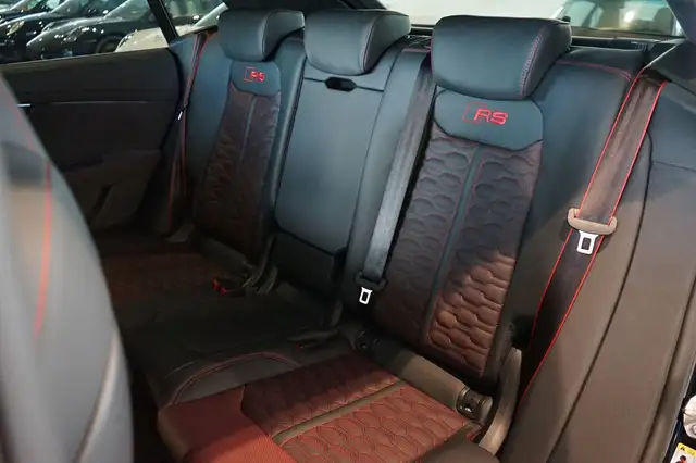 Audi RS Q8 view 9