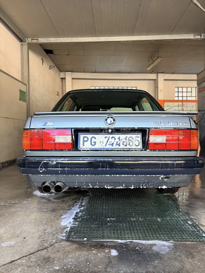 BMW 320i S c/abs 4p, foto 2