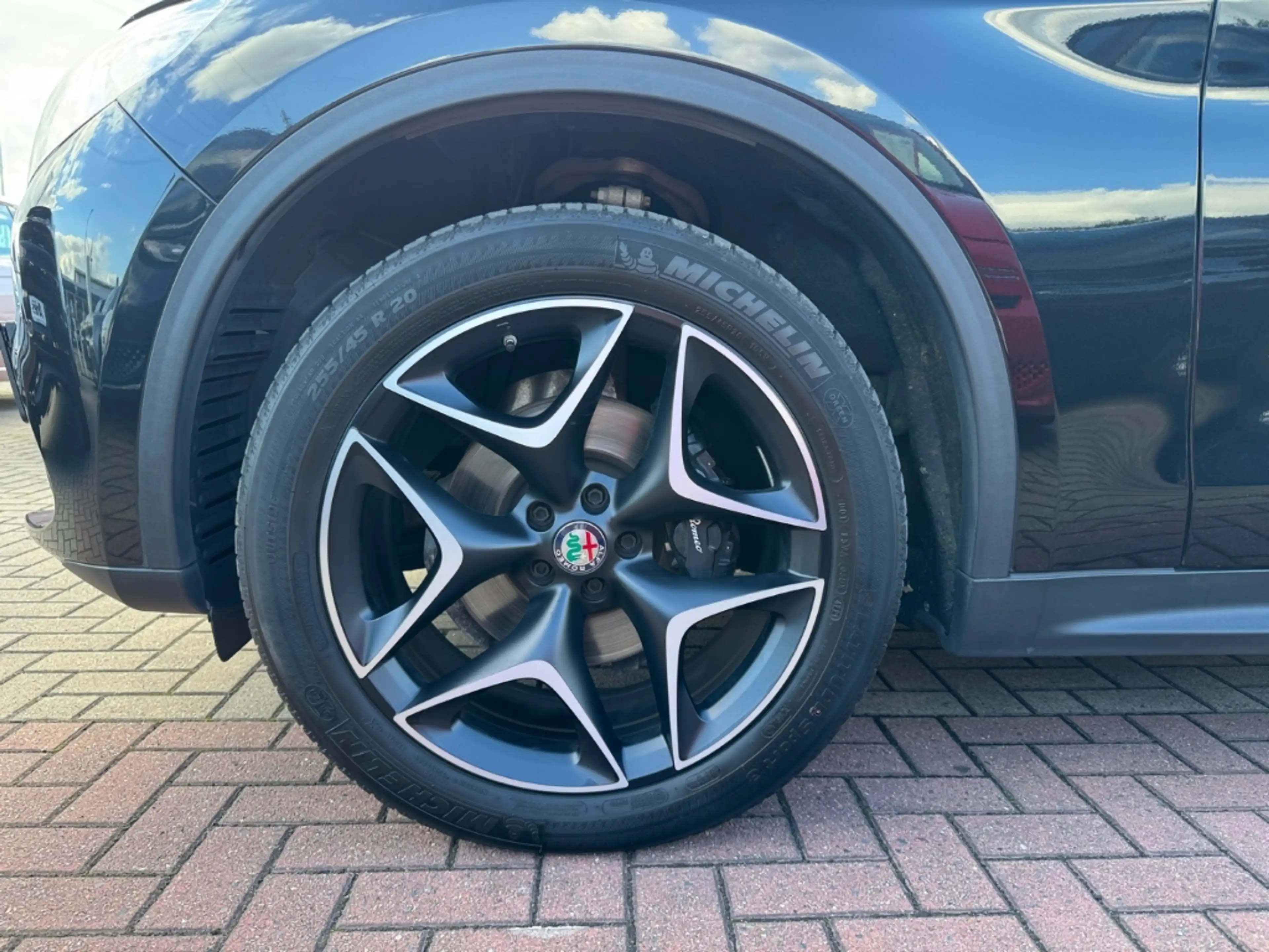 Alfa Romeo Stelvio Super+PANO+8FACH+LEDER+NAVI+XENON+ACC+KAMERA+ — photo 11