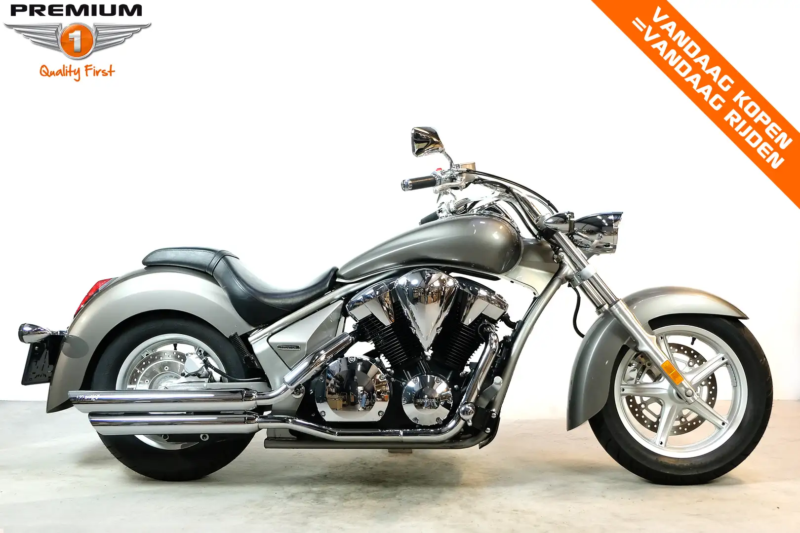 Honda VT 1300 CR STATELINE Argent - 1
