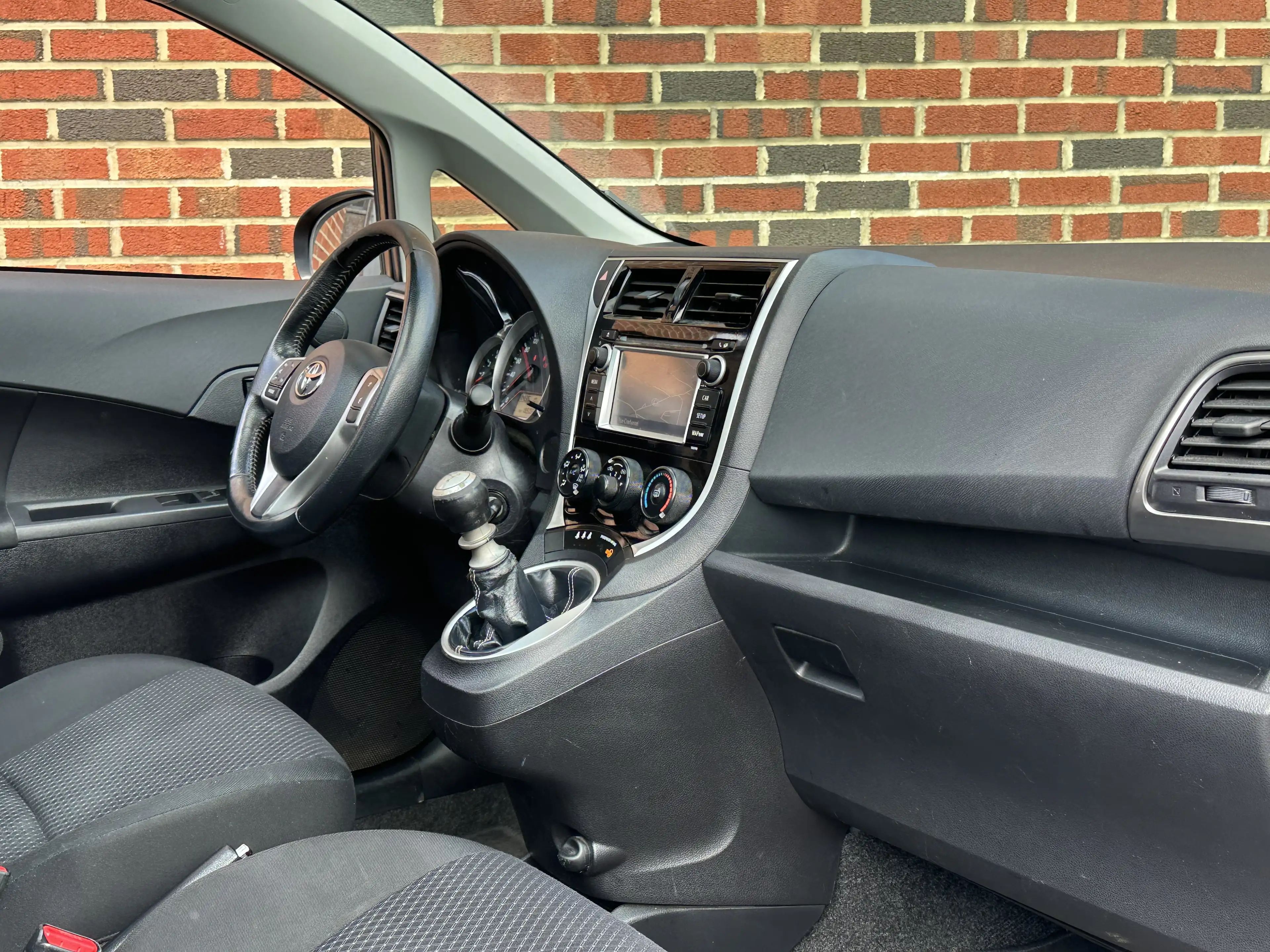 Toyota Verso-S // PARFAIT ÉTAT // FULL OPTION // — photo 4