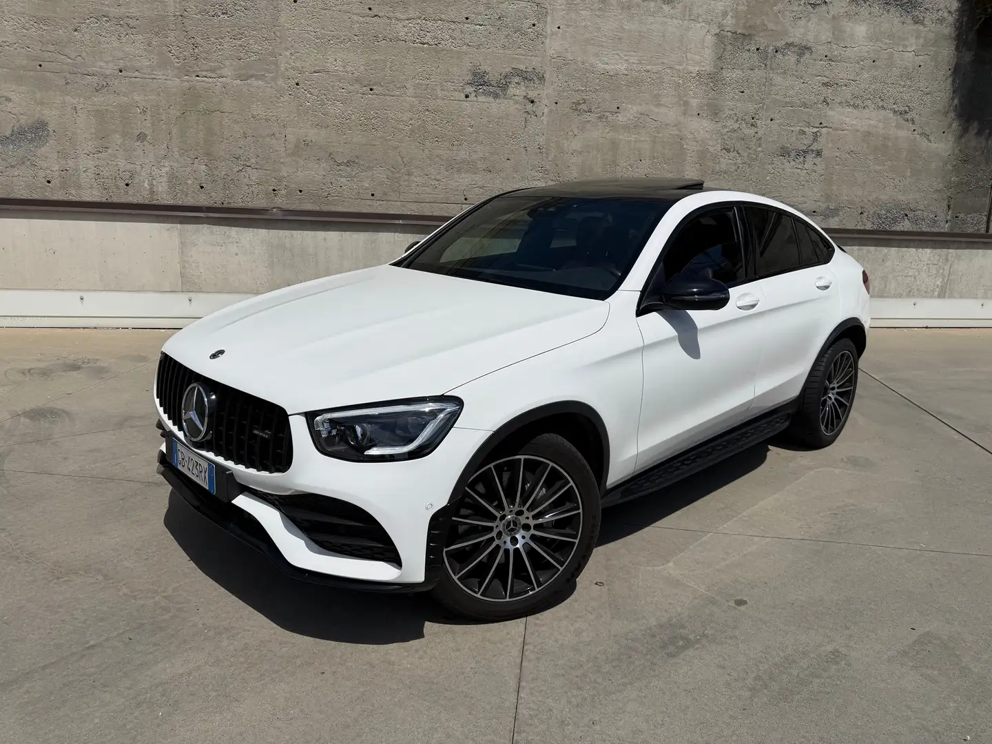 Mercedes-Benz GLC 220 Coupe d Premium Plus 4matic auto Zwart - 2