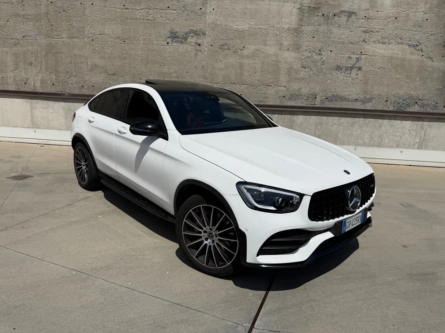 Mercedes-Benz GLC 220 Coupe d Premium Plus 4matic auto Zwart - 1