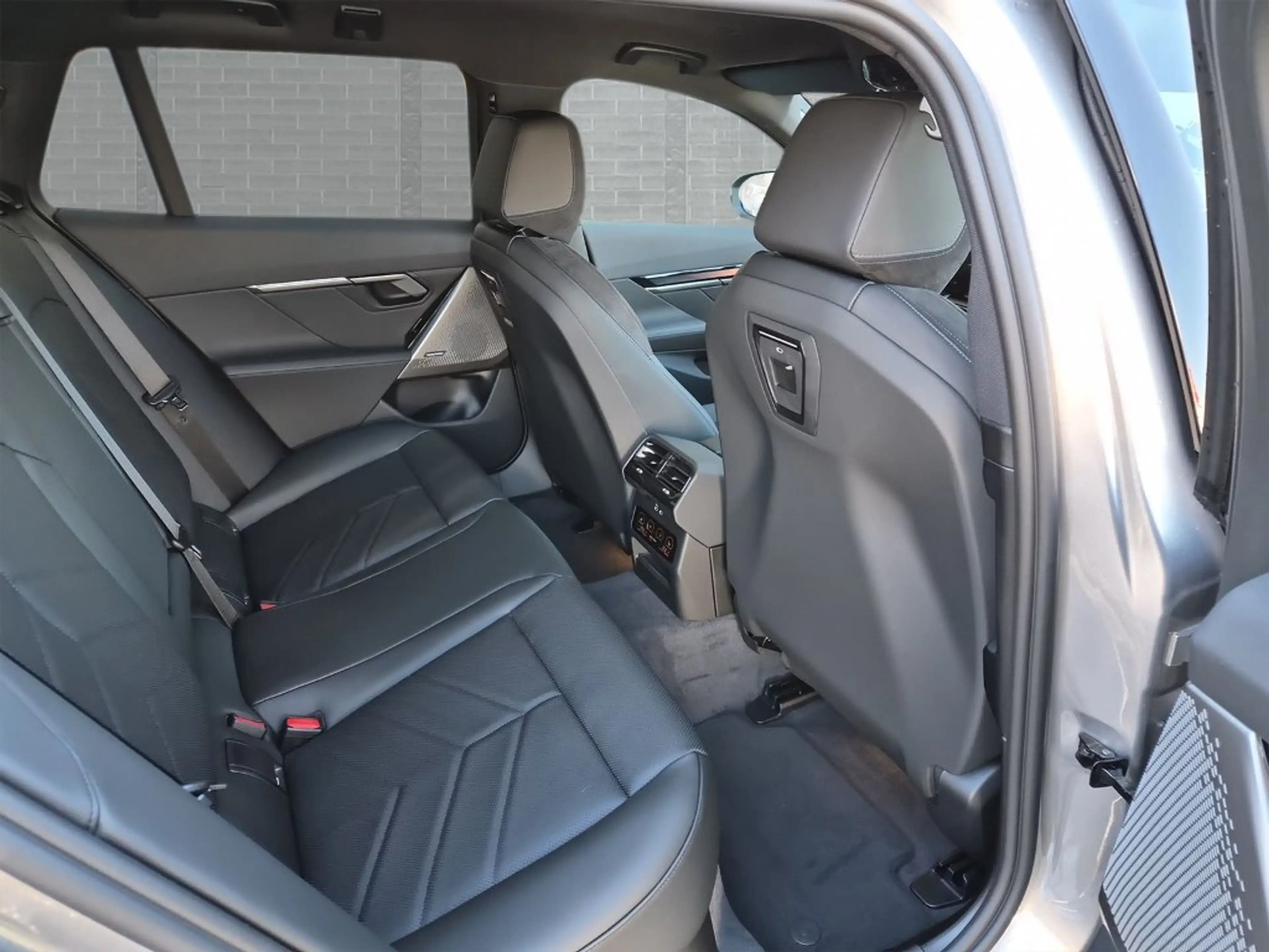 BMW i5 xDrive40 — photo 9