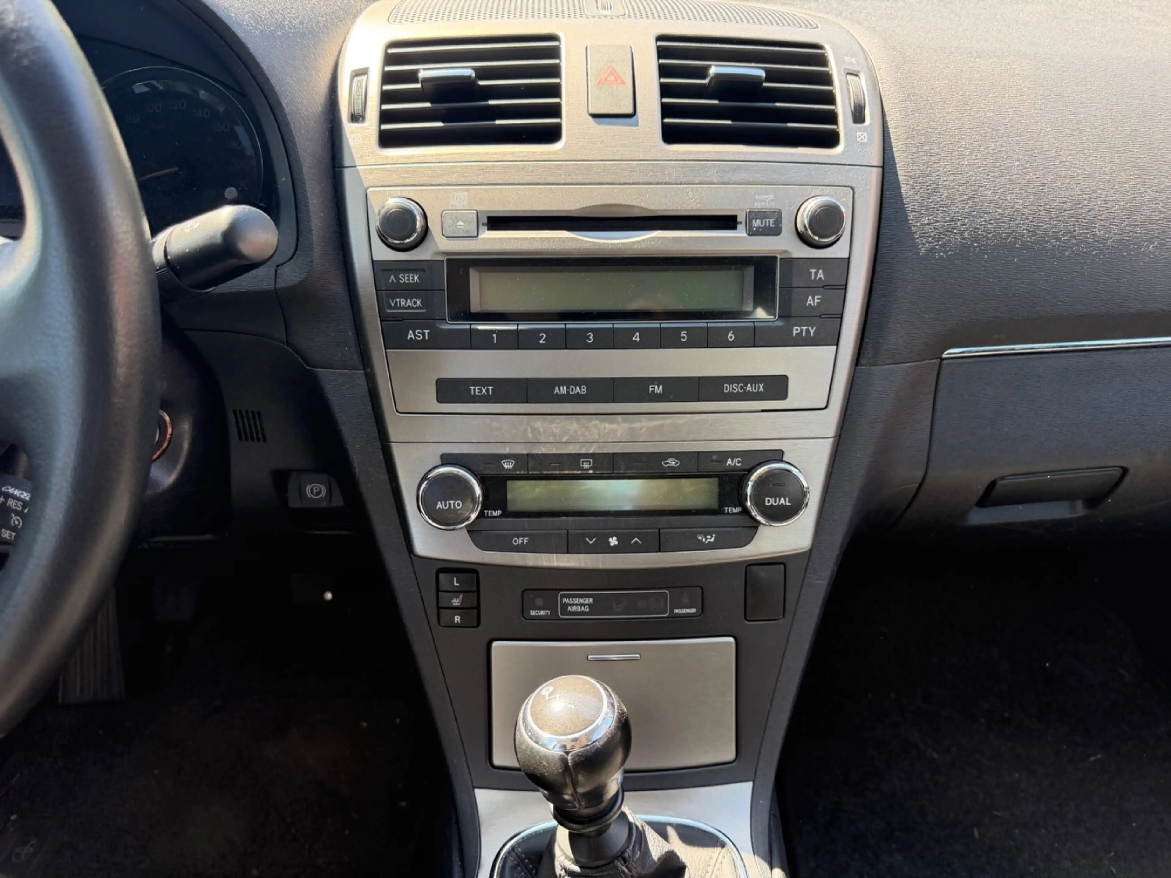 Toyota Avensis Sol — photo 11