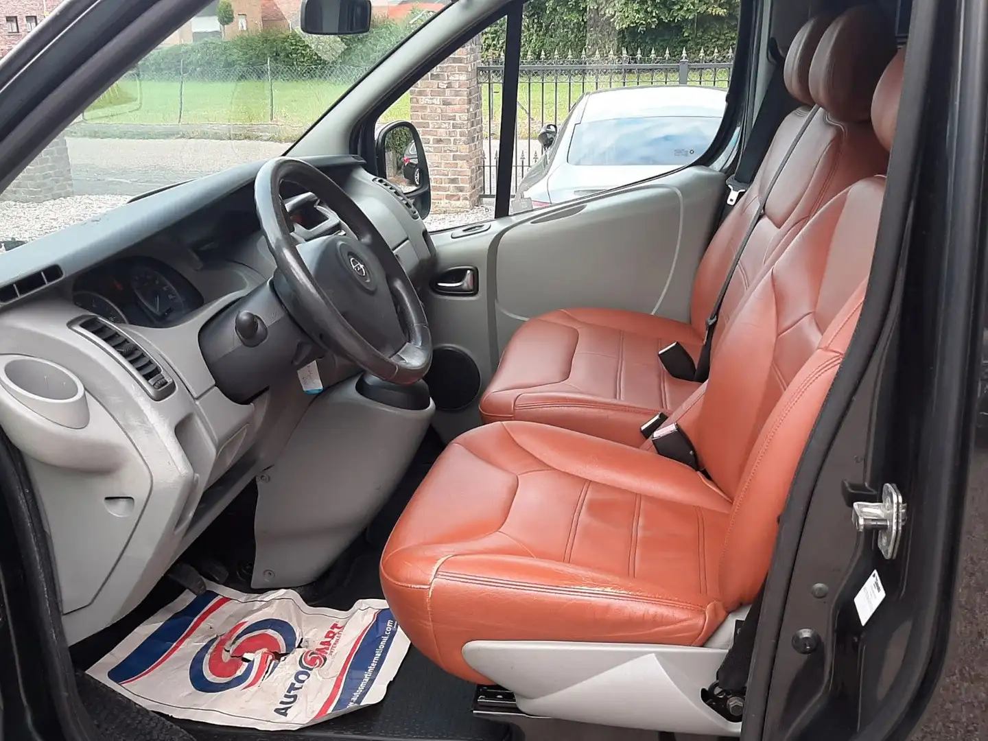 Opel Vivaro Kasten/Kombi L2H1 2,9t 6Sitzer Autom/AHK Zwart - 2