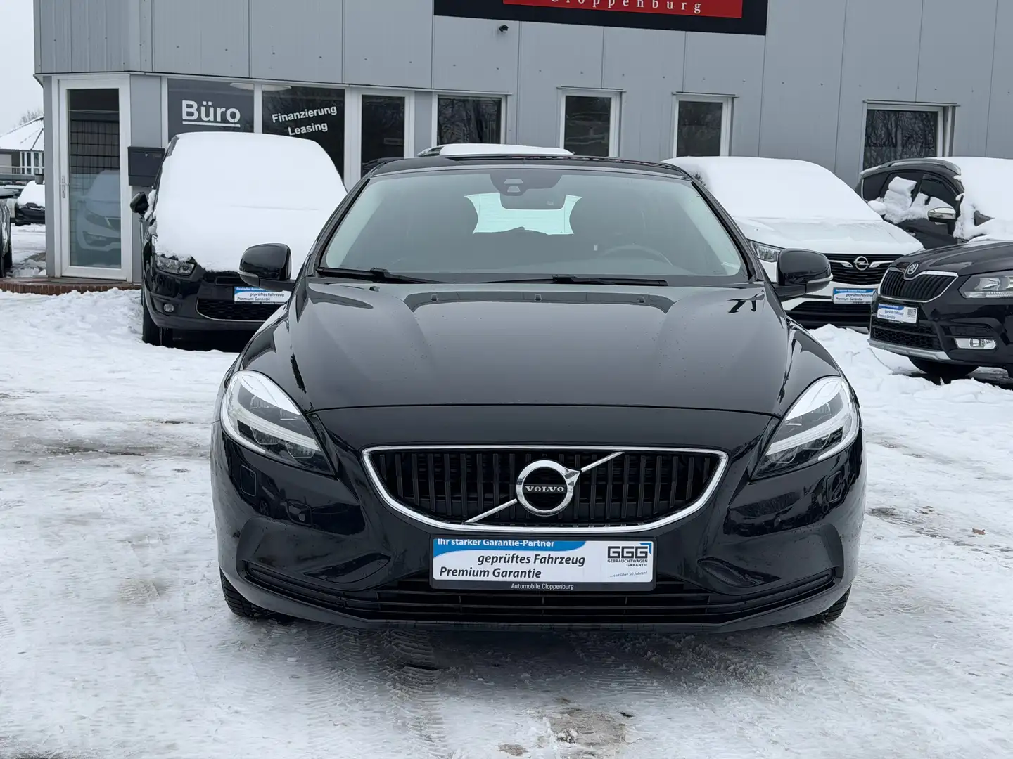 Volvo V40 D3 Geartronic Momentum Schwarz - 2