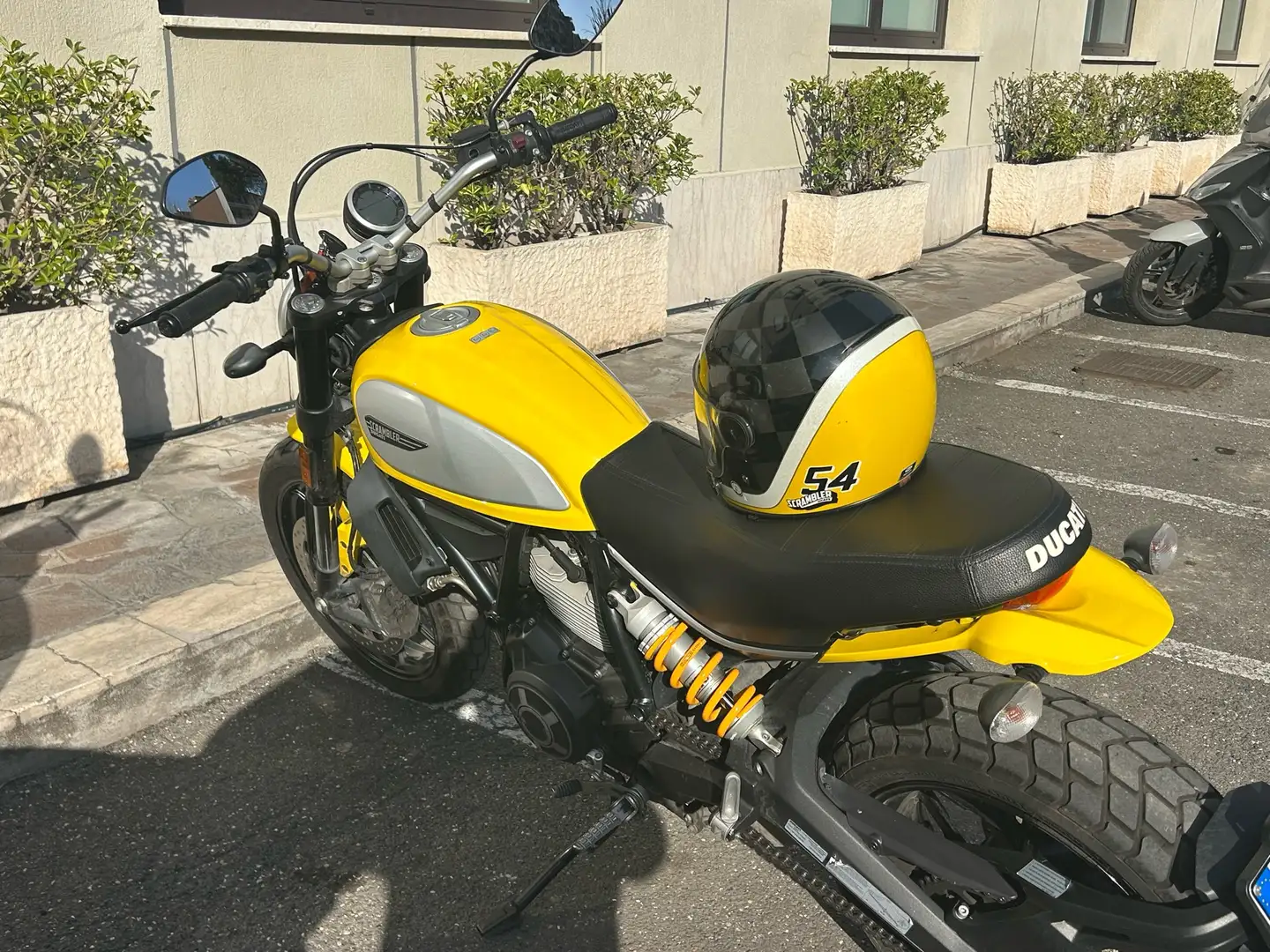 Ducati Scrambler Icon gialla - 1