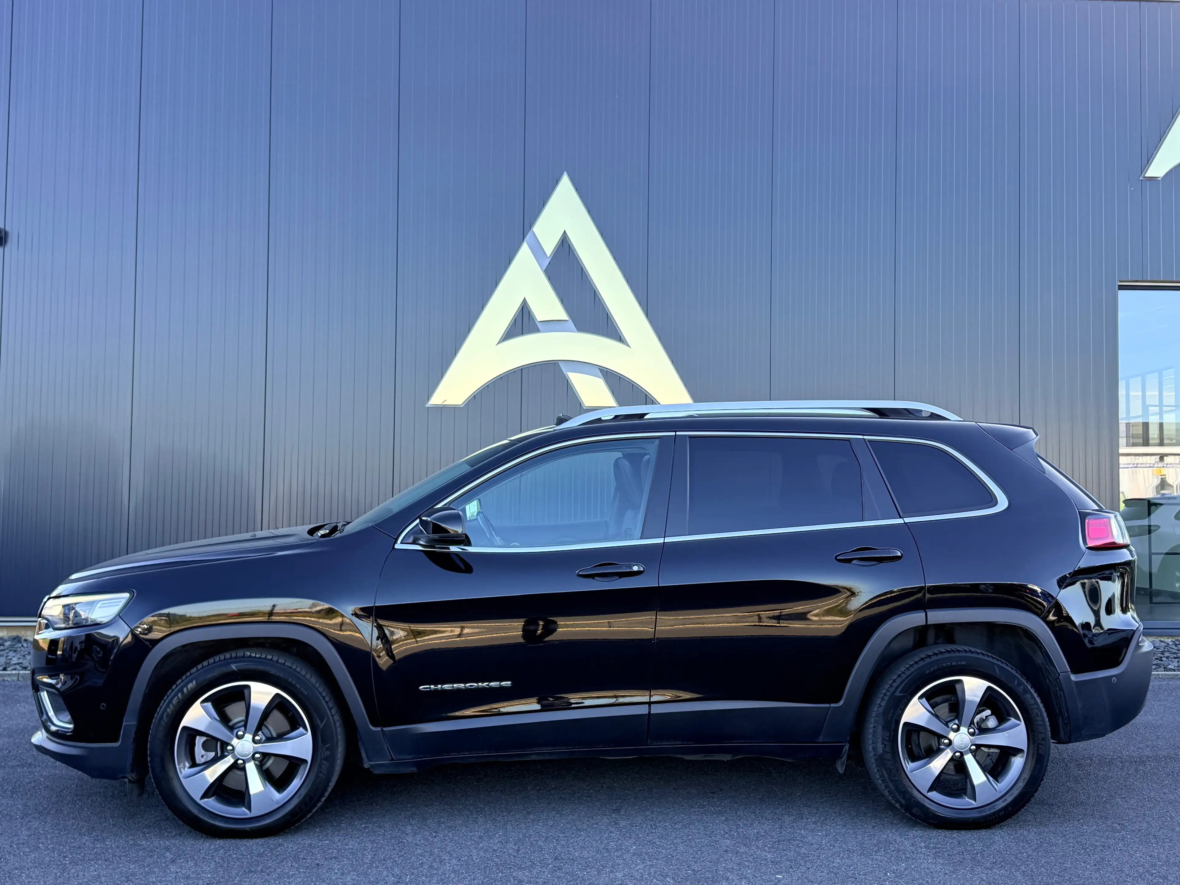 Jeep Cherokee 2.2 MJD 195CV LIMITED AUTOMATIQUE1 PROPRITAIRE CARNET D'ENTRETIEN GARANTIE 12 MOIS — photo 6