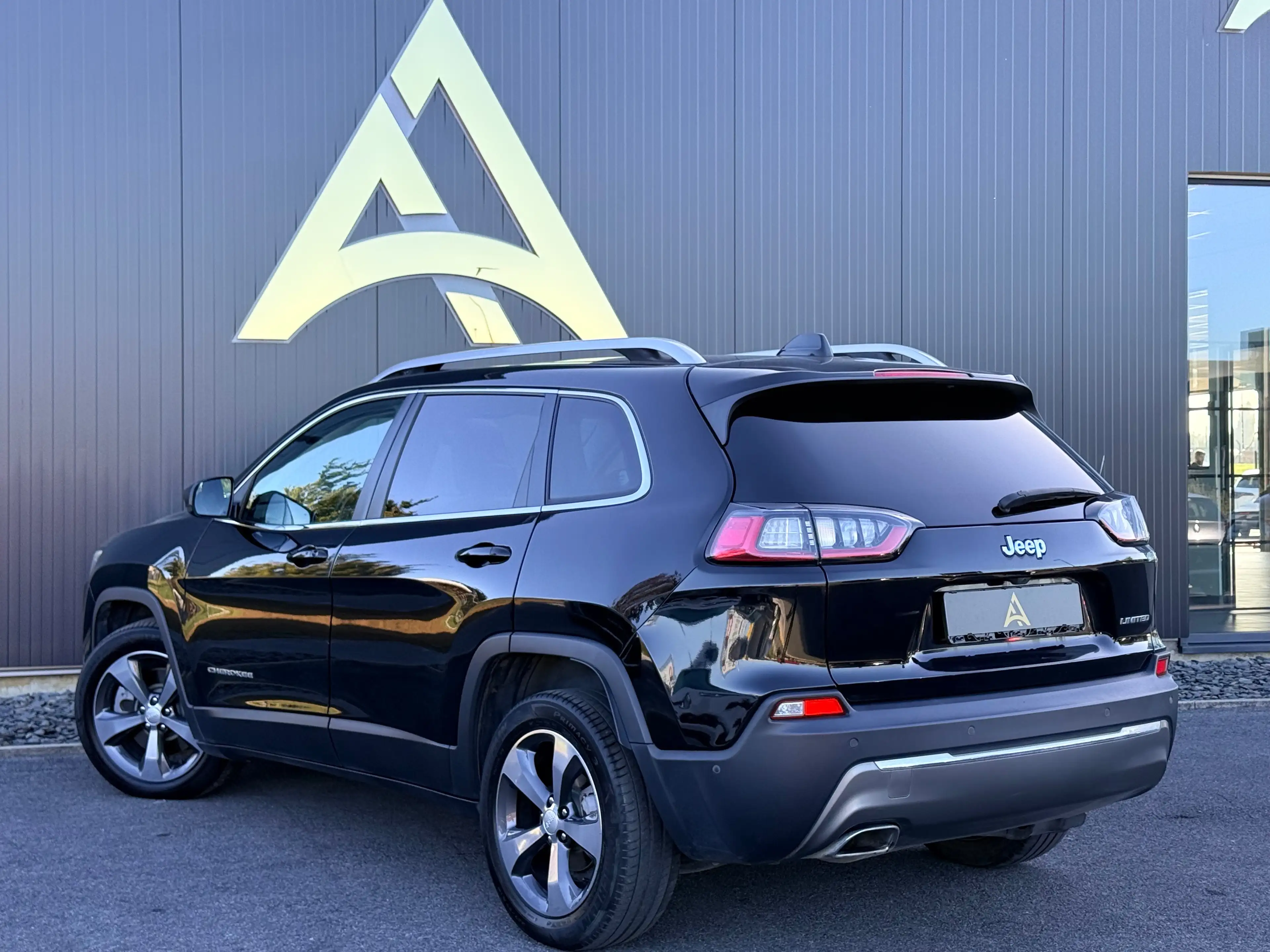 Jeep Cherokee 2.2 MJD 195CV LIMITED AUTOMATIQUE1 PROPRITAIRE CARNET D'ENTRETIEN GARANTIE 12 MOIS — photo 3