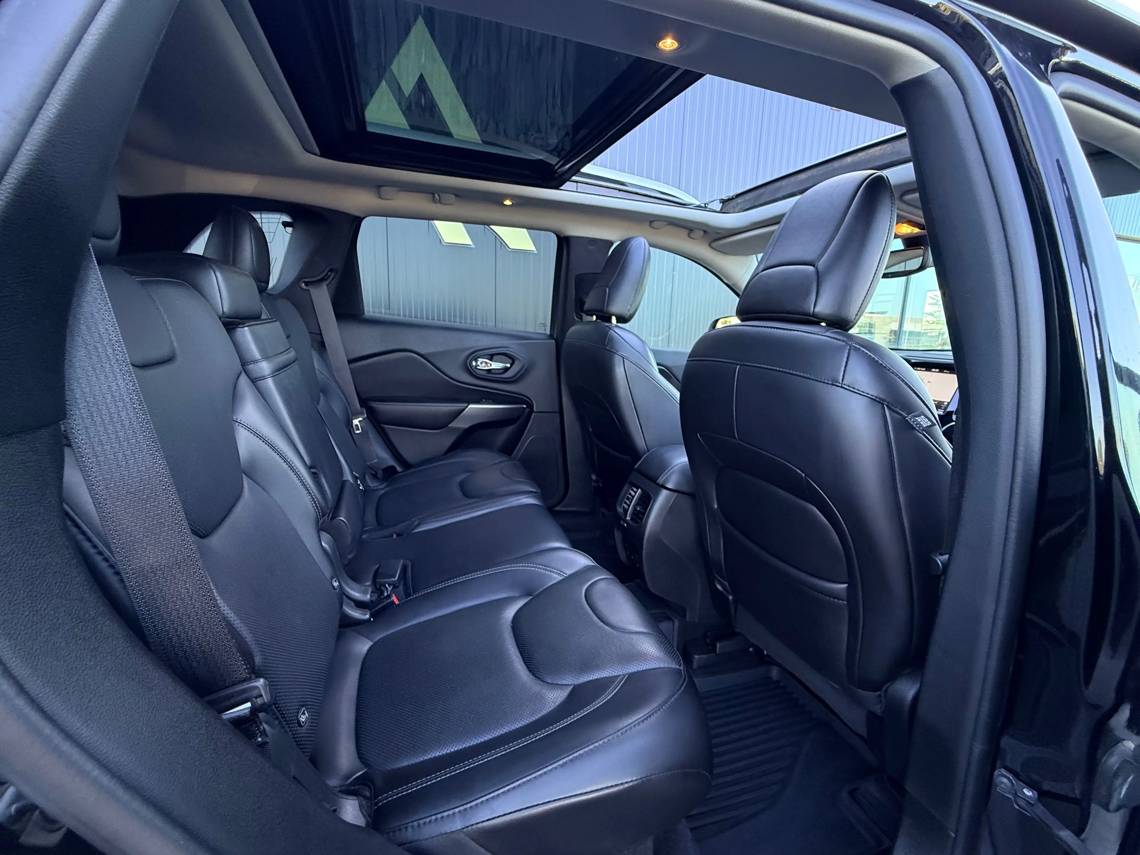 Jeep Cherokee 2.2 MJD 195CV LIMITED AUTOMATIQUE1 PROPRITAIRE CARNET D'ENTRETIEN GARANTIE 12 MOIS — photo 14