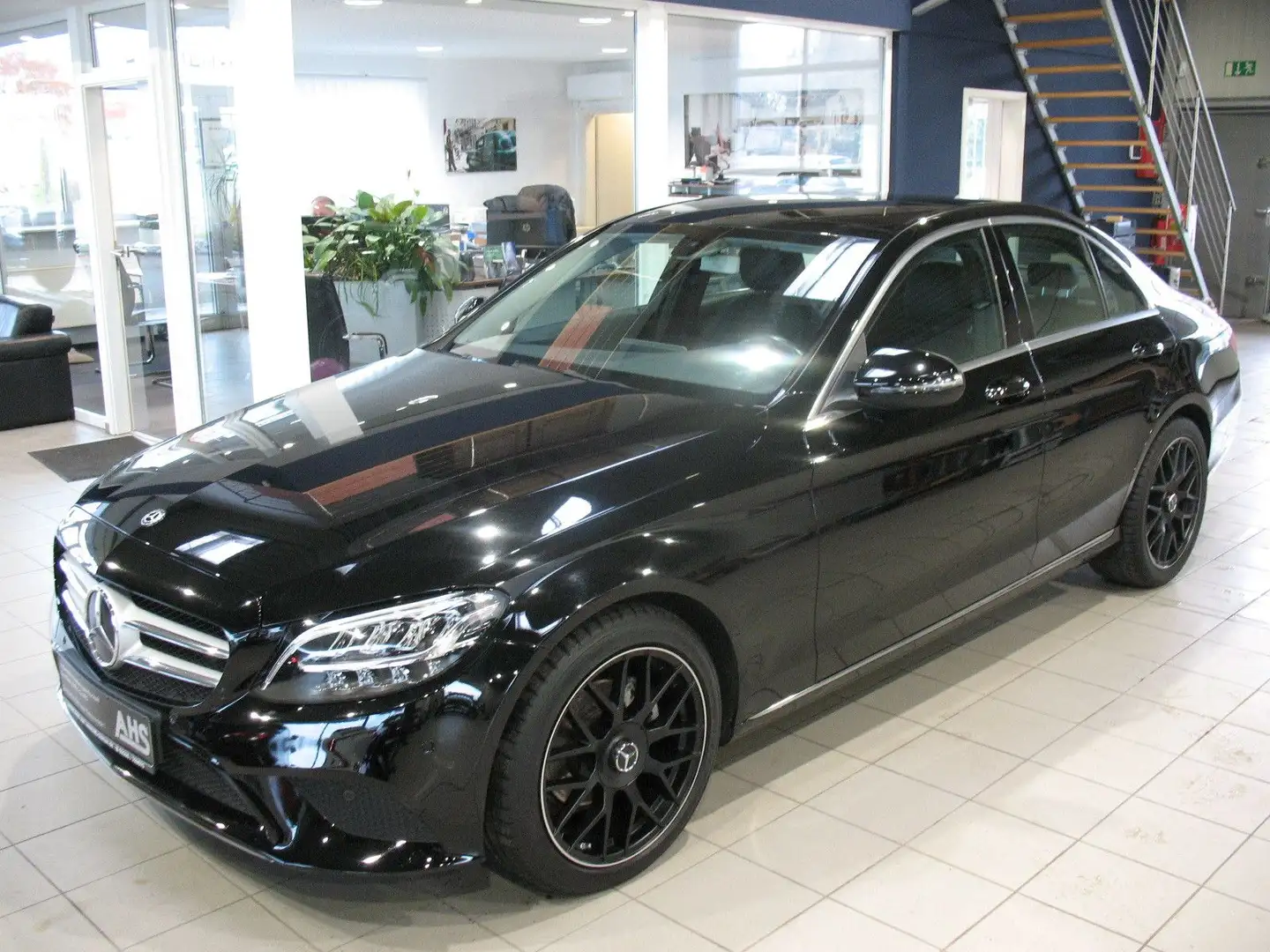 Mercedes-Benz C 180 9G-TRONIC Avantgarde *LED*NAVI* Noir - 1