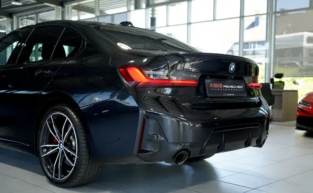 BMW 3 Series view 13