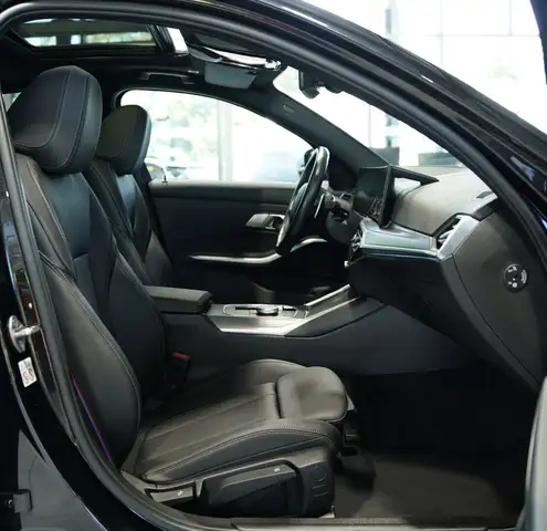 BMW 3 Series view 14
