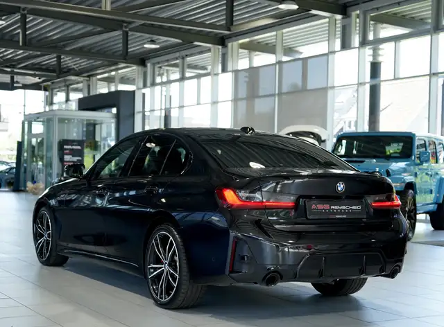 BMW 3 Series view 11