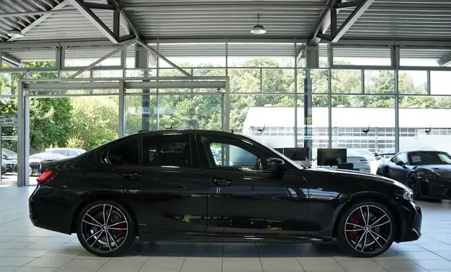 BMW 3 Series view 6