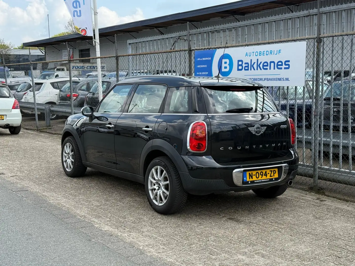 MINI Cooper Countryman Mini 1.6 Chili | Automaat | Airco Zwart - 2