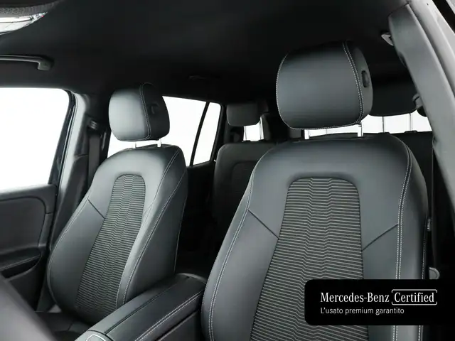 Mercedes-Benz GLB view 13