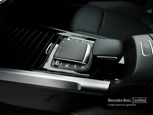 Mercedes-Benz GLB view 18